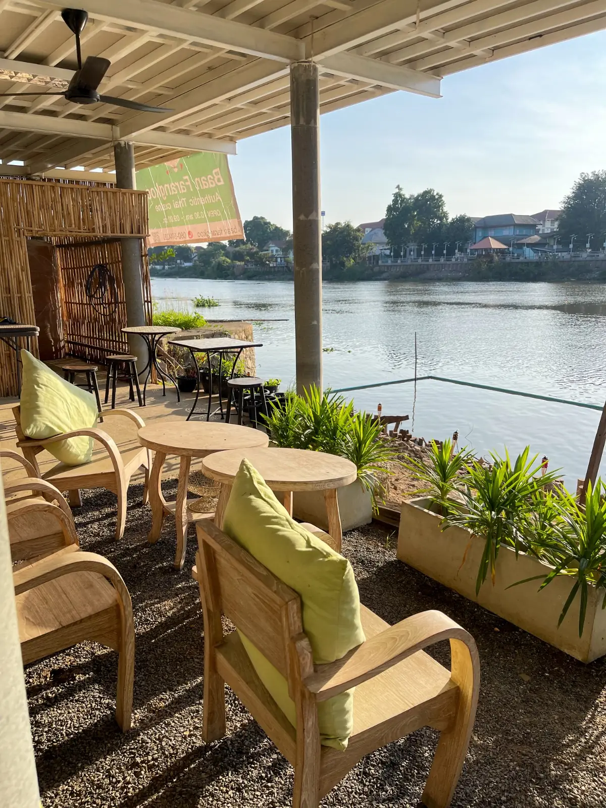 บ้านฝรั่งคู่ ambiance image 4