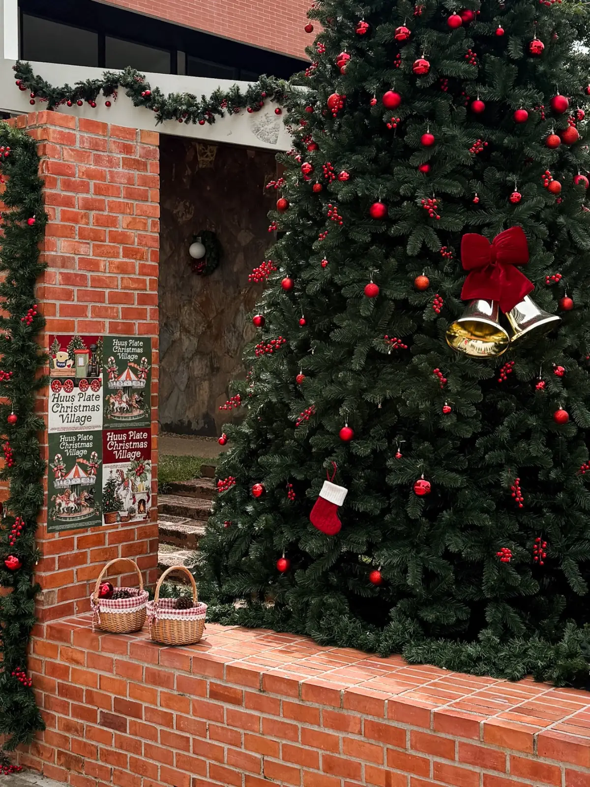 Huus Plate overall image 1