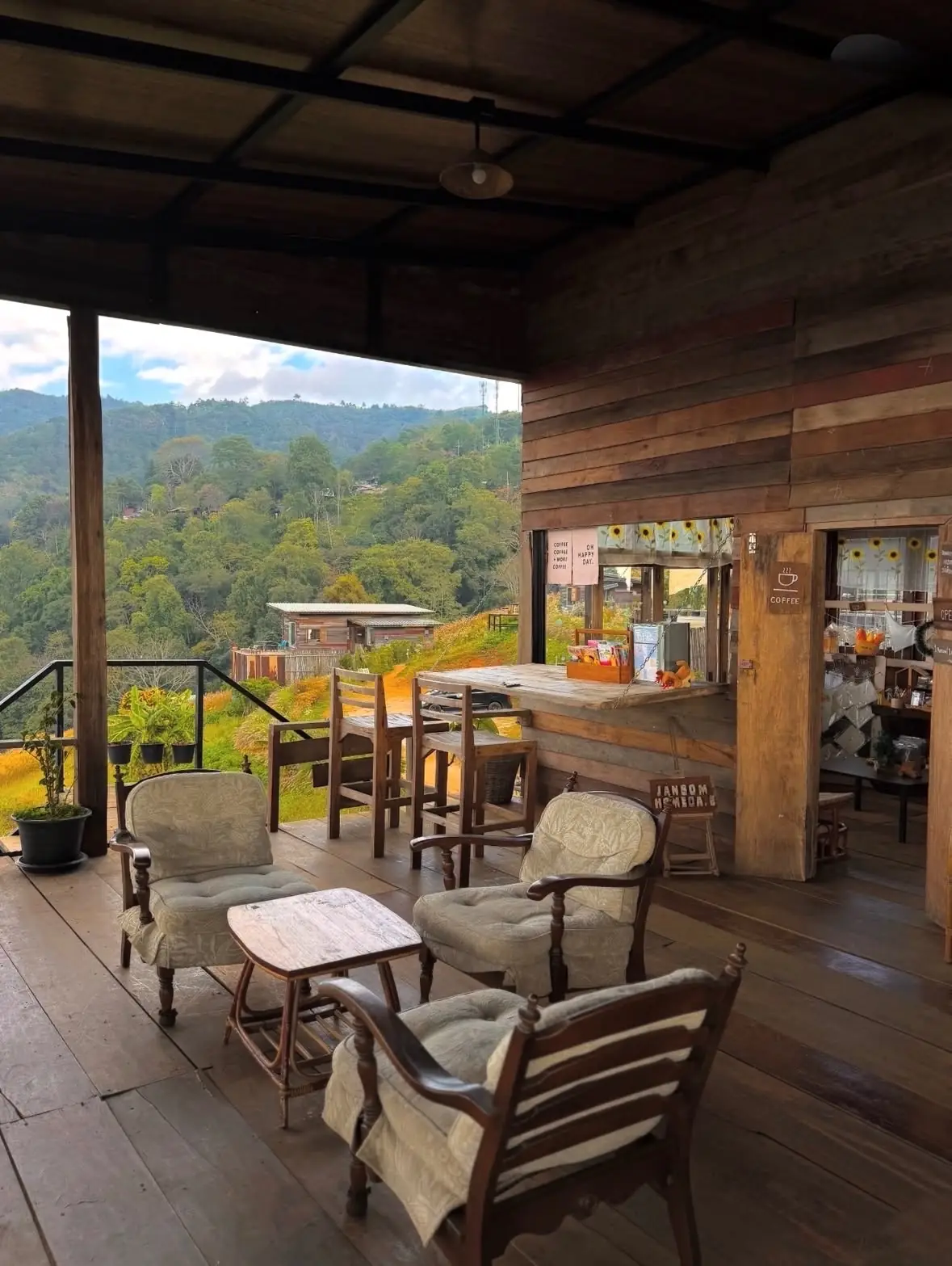 Jansom Home & Cafe overall image 1