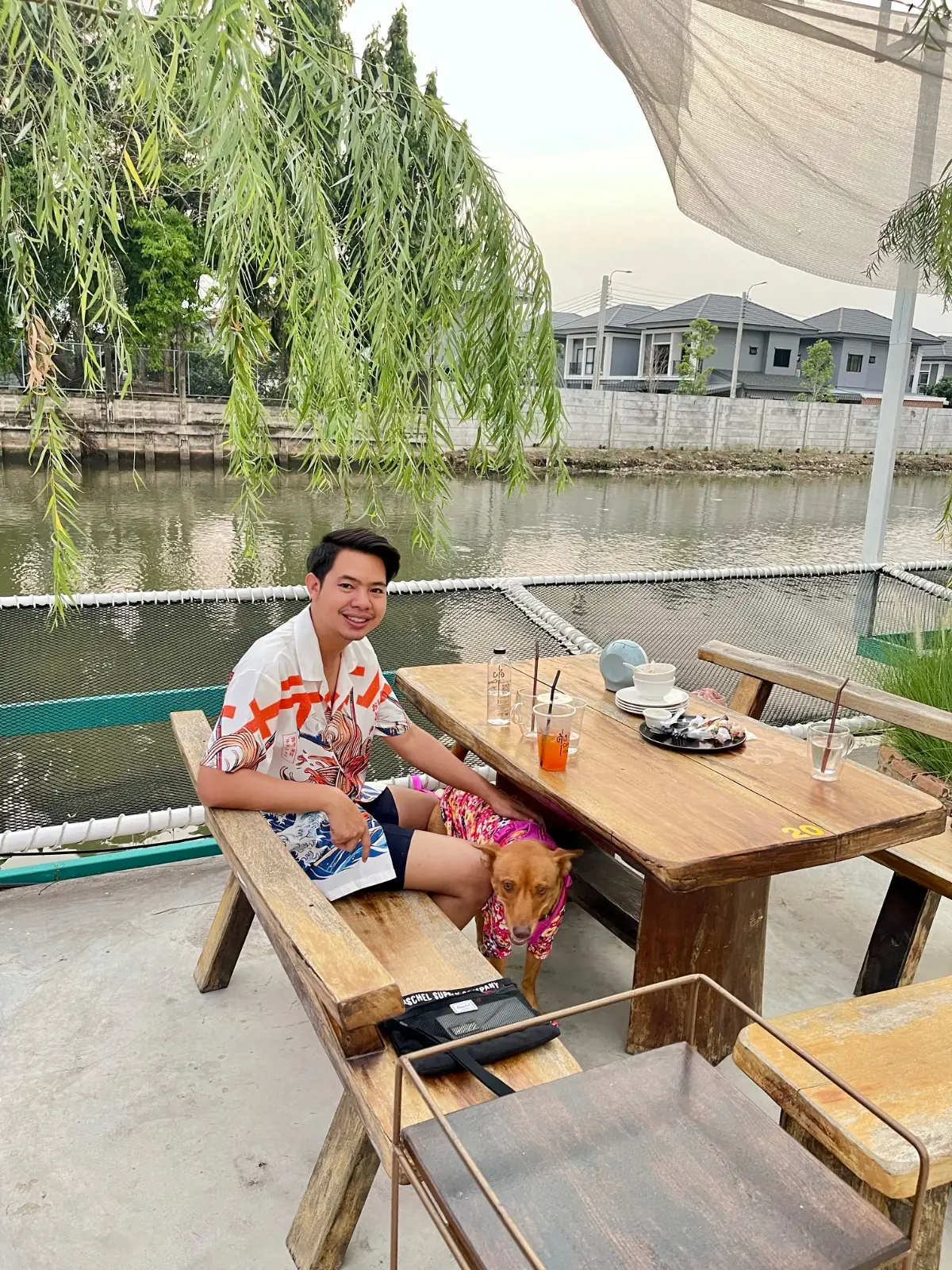 คุ้ง คาแนล คาเฟ่ pets image 1