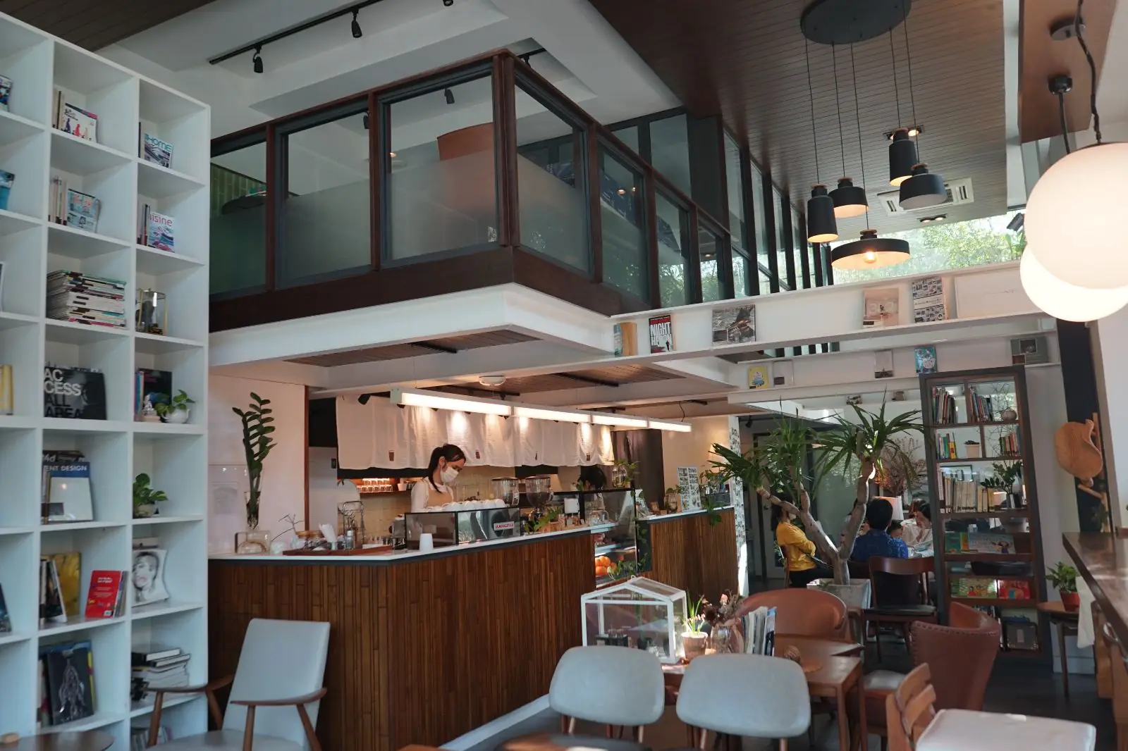 Library Cafe ambiance image 6