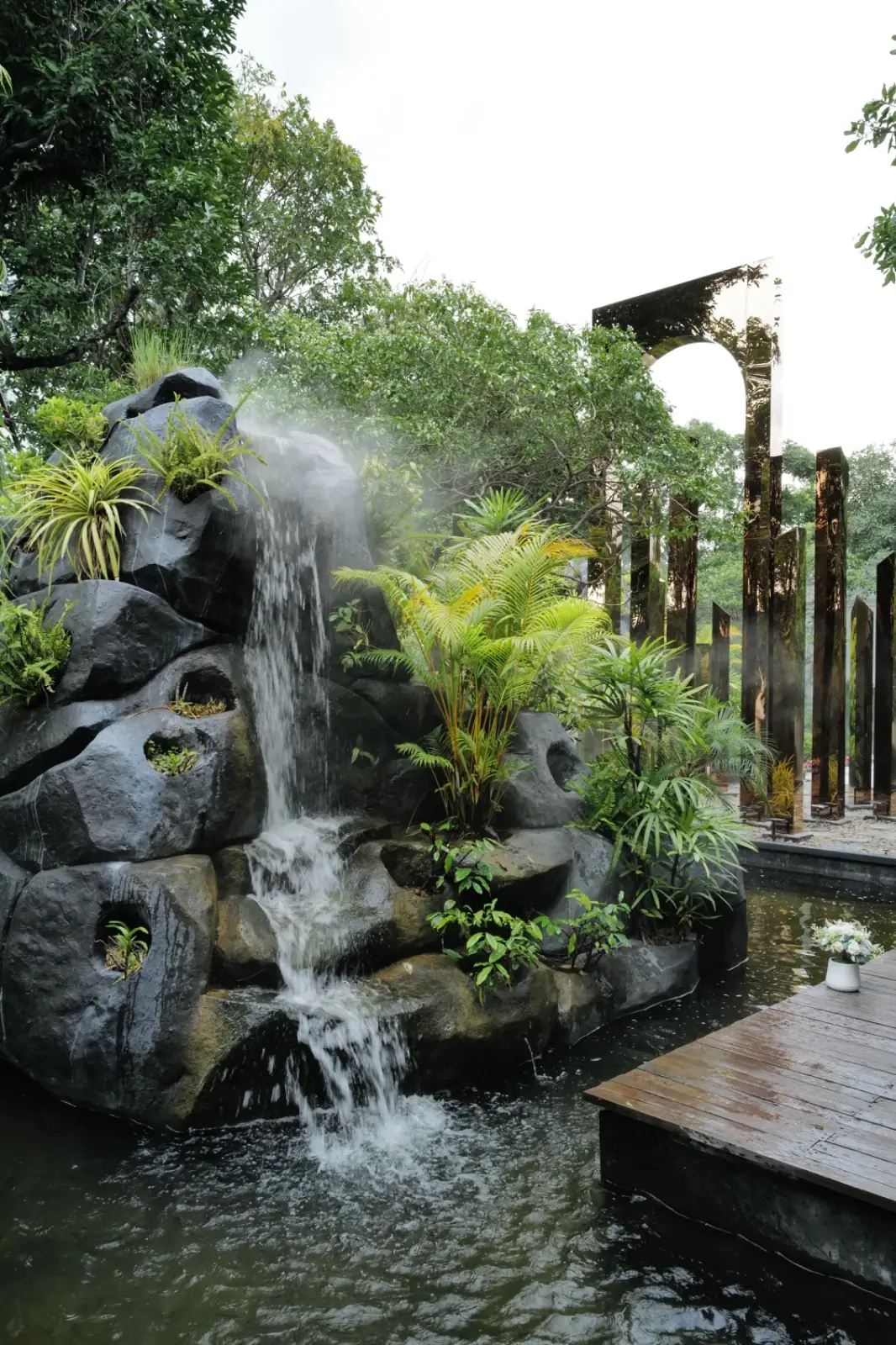 White Line Cafe & Restaurant ambiance image 3