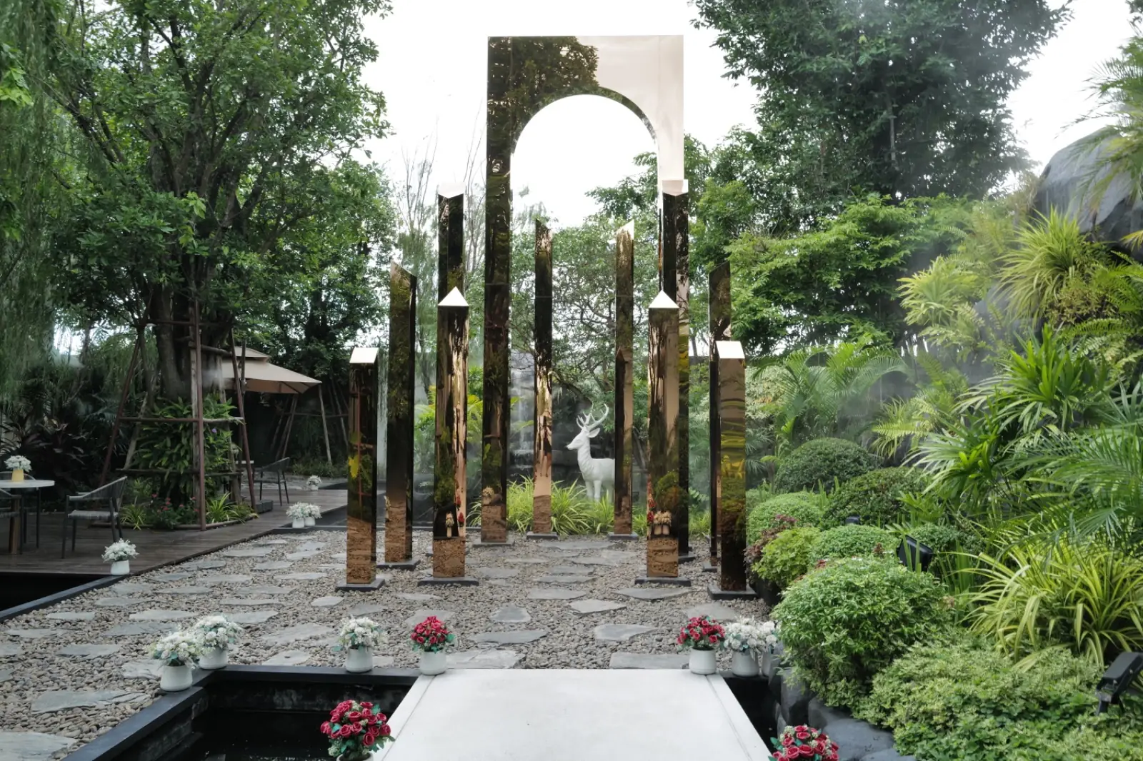 White Line Cafe & Restaurant ambiance image 1