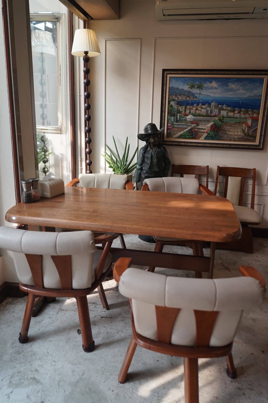 อยู่บ้าน อีทเทอรี่ ambiance image 6