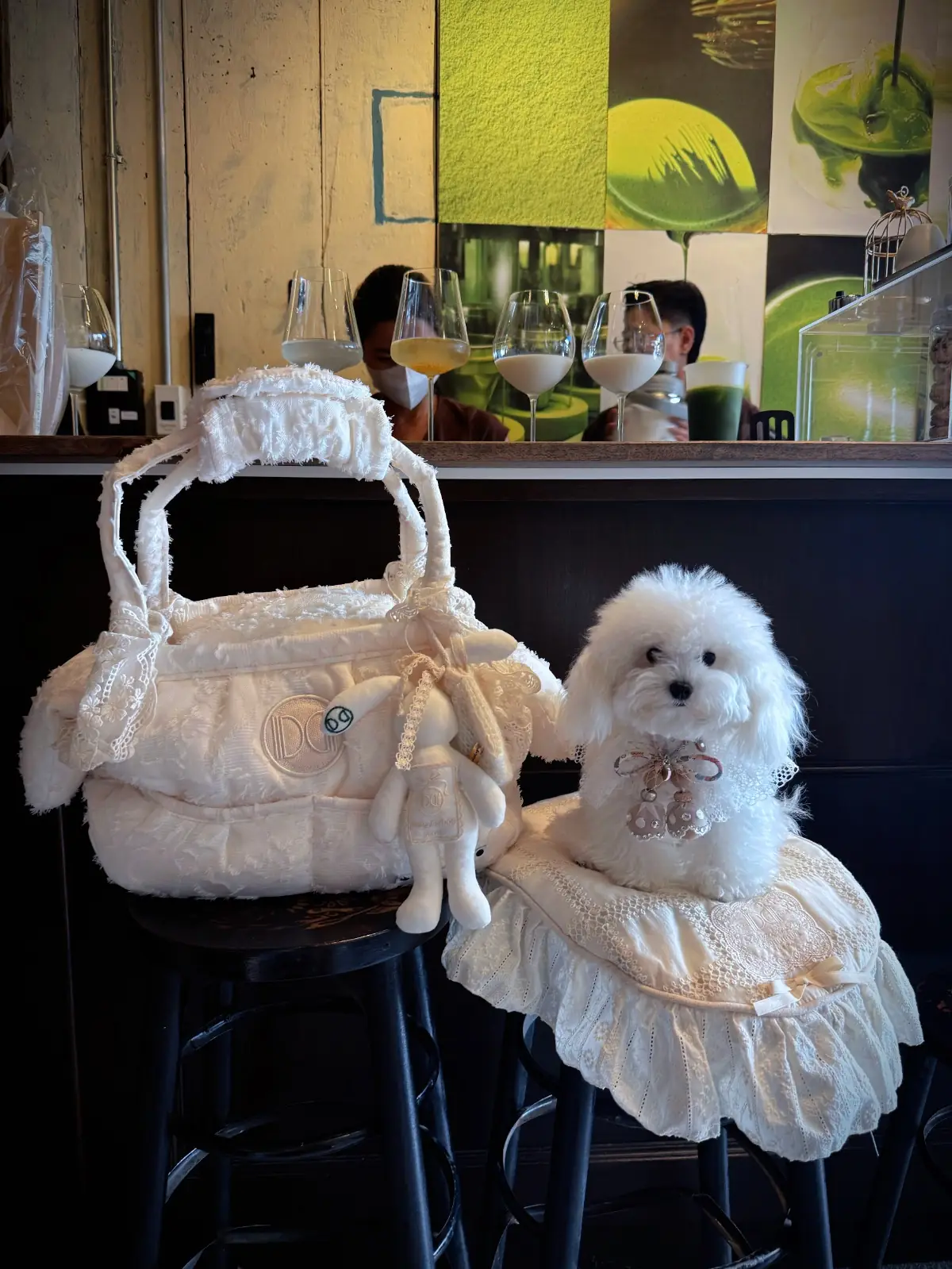 Feng Huang Tea Bar pets image 1