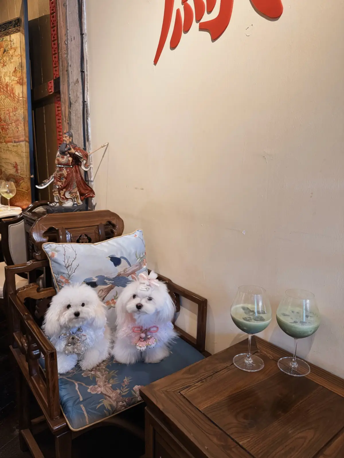 Feng Huang Tea Bar pets image 4
