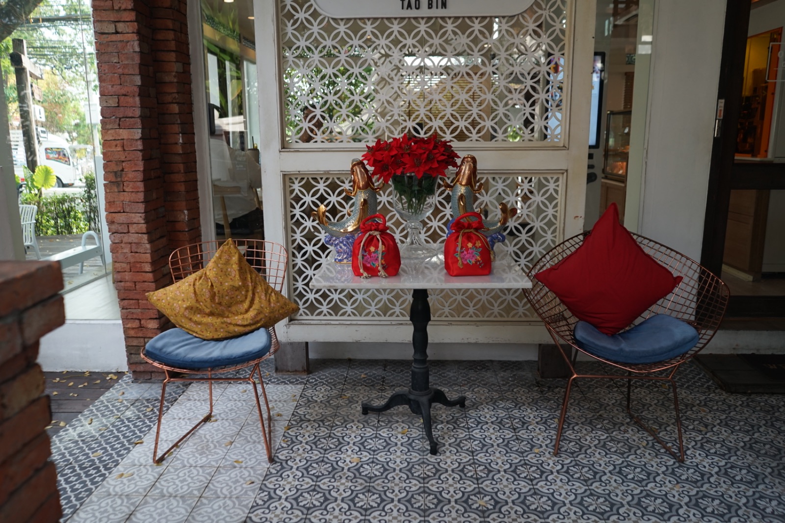 TAO BIN Cafe - นวลจันทร์ ambiance image 1