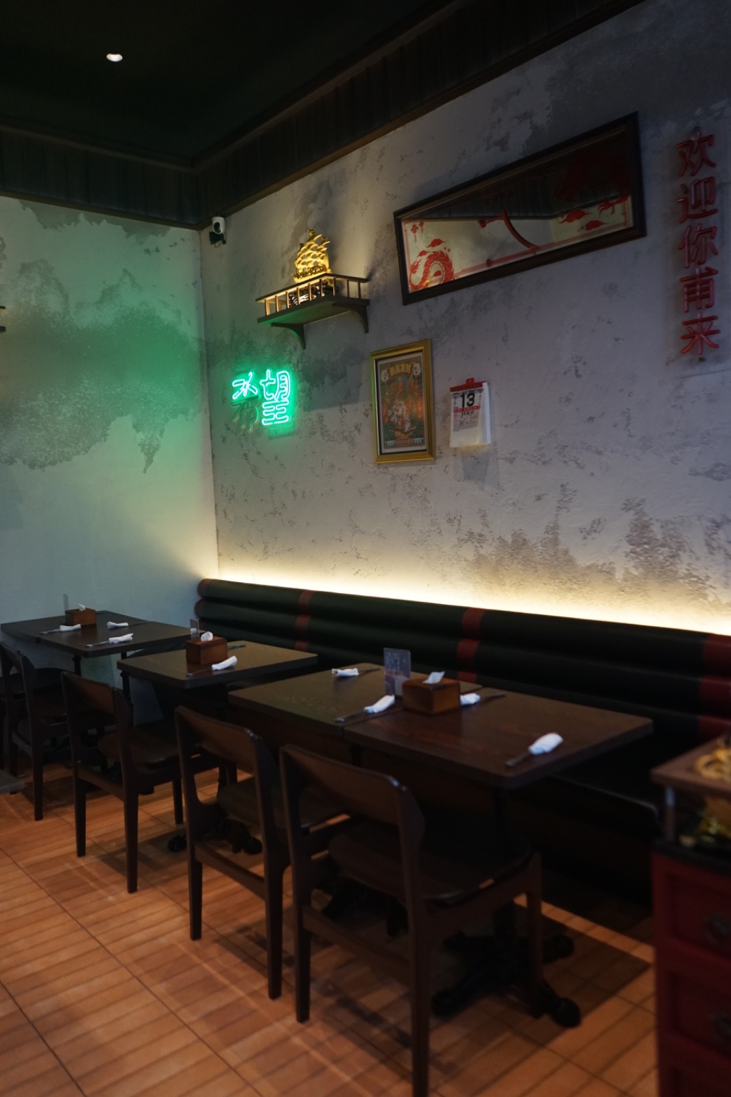 อาหวัง ตามสั่ง หมูกรอบ หมูแดง - AHWANG  ambiance image 5