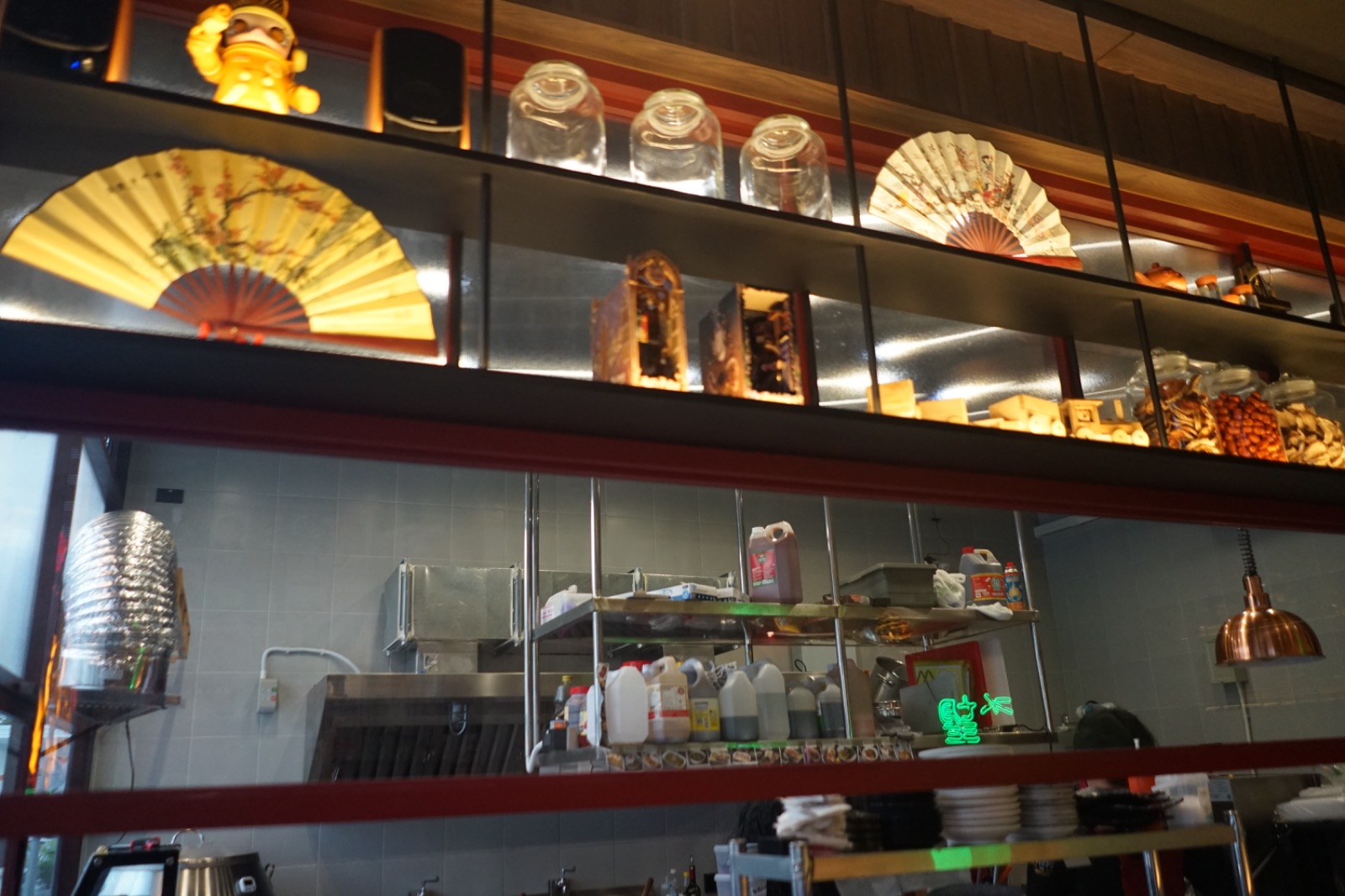 อาหวัง ตามสั่ง หมูกรอบ หมูแดง - AHWANG  ambiance image 1