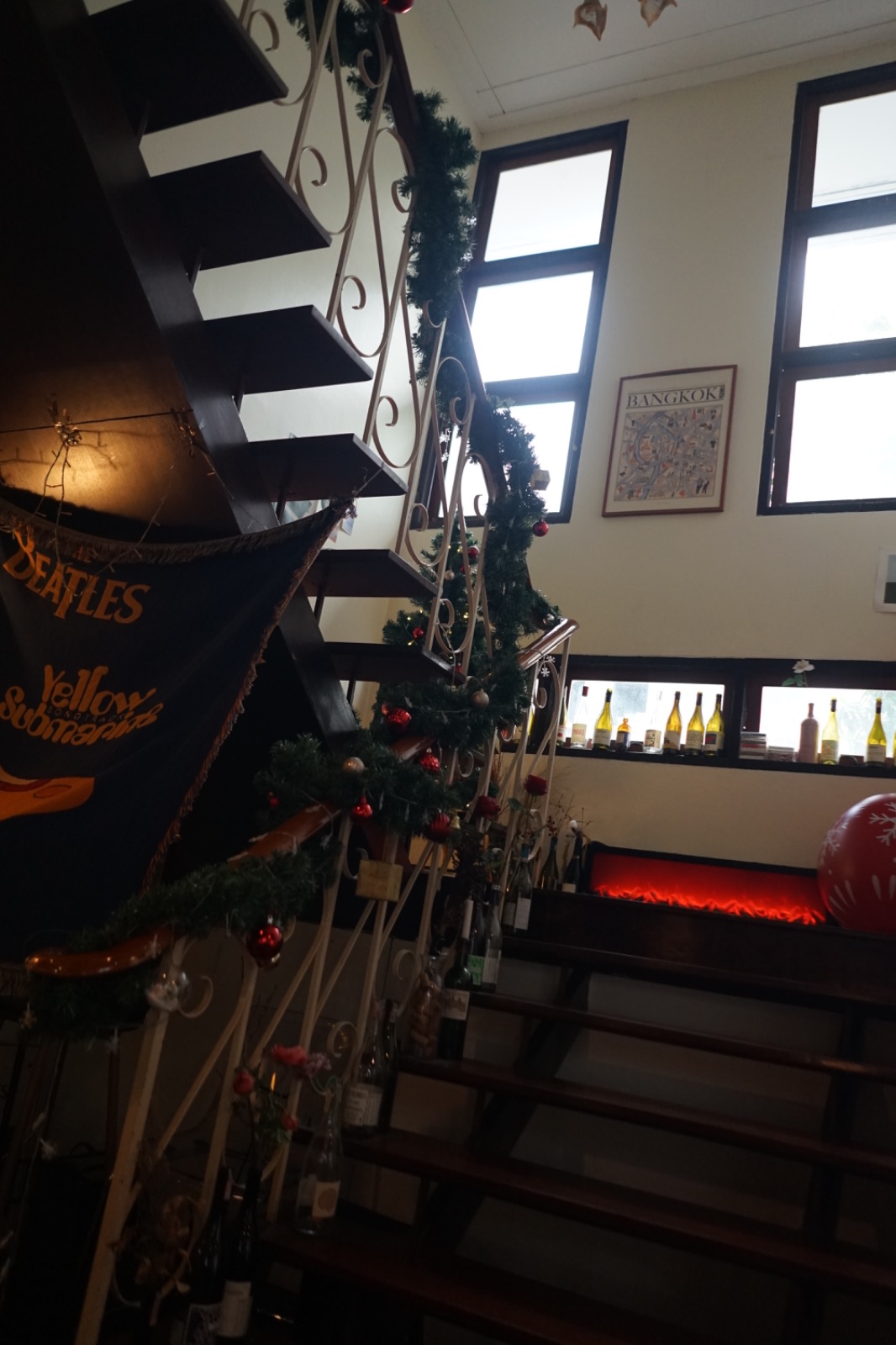 Knock Knock ambiance image 2