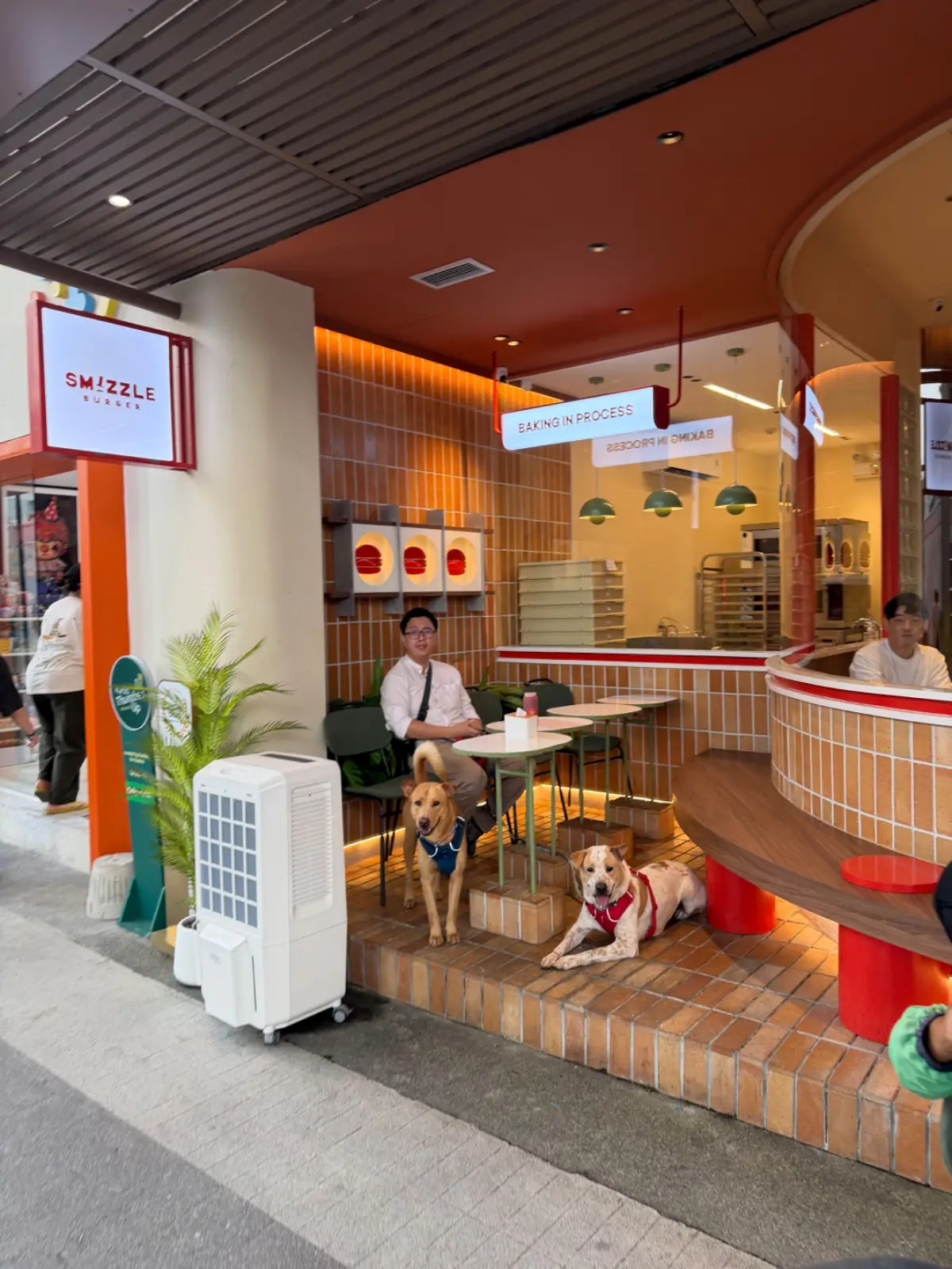 Smizzle Burger - The Circle Ratchapruk ambiance image 1