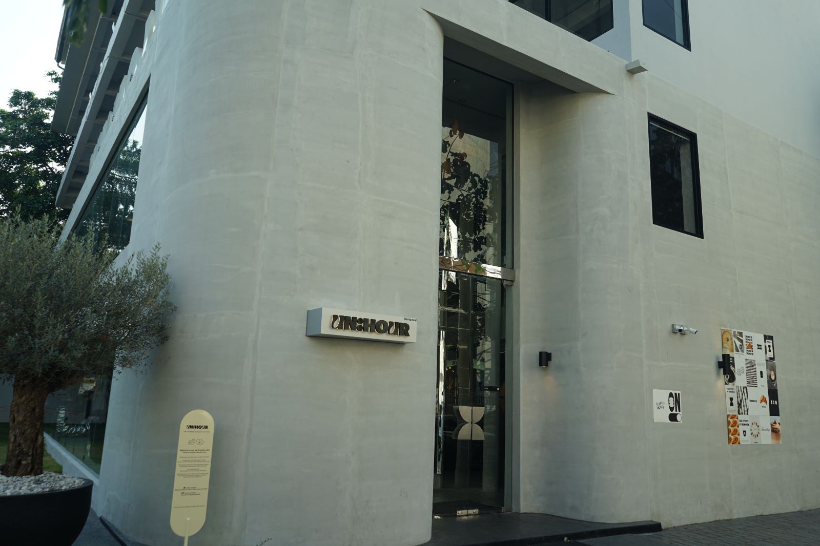 un.hour hero image 7