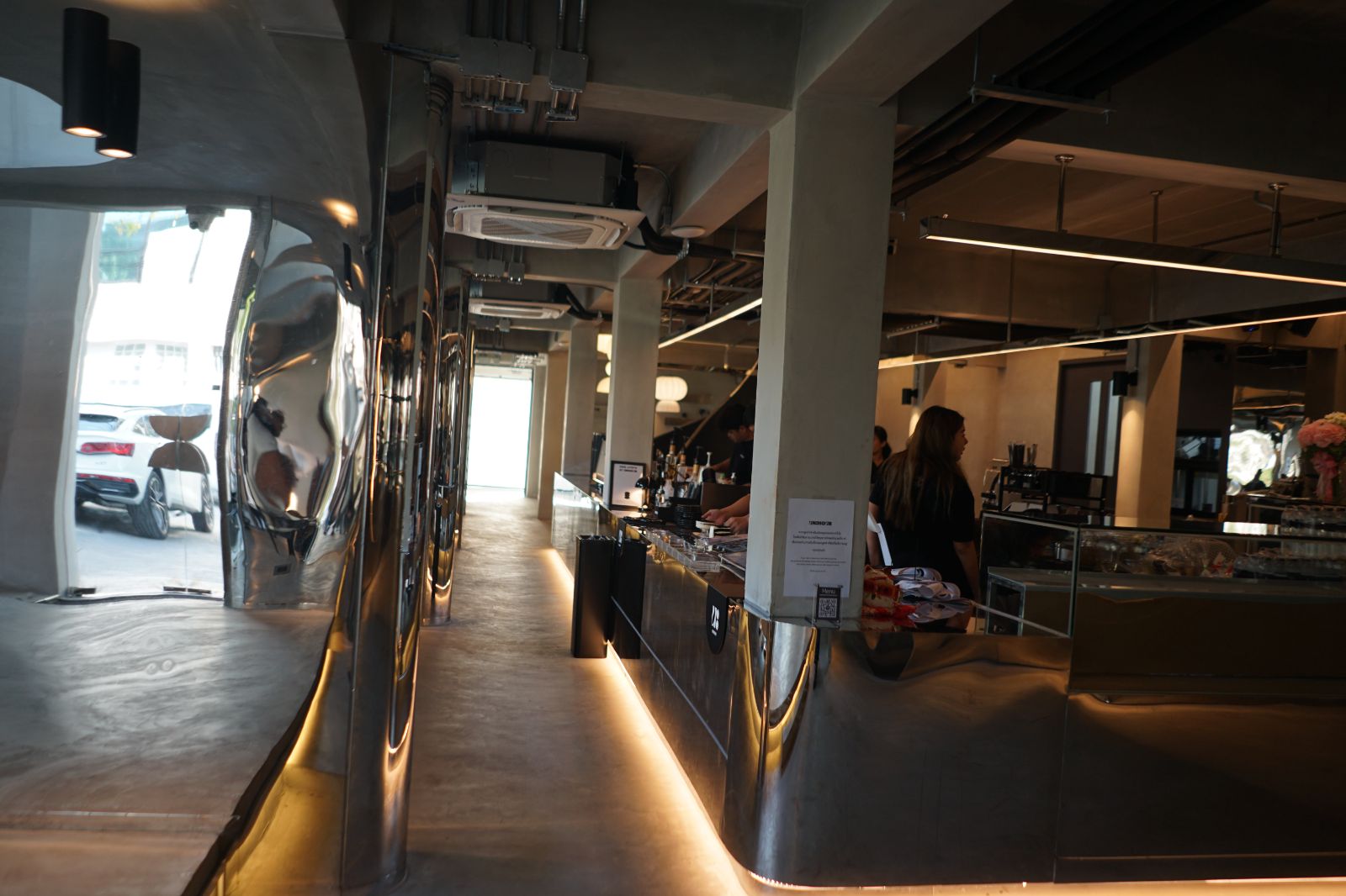 un.hour hero image 8