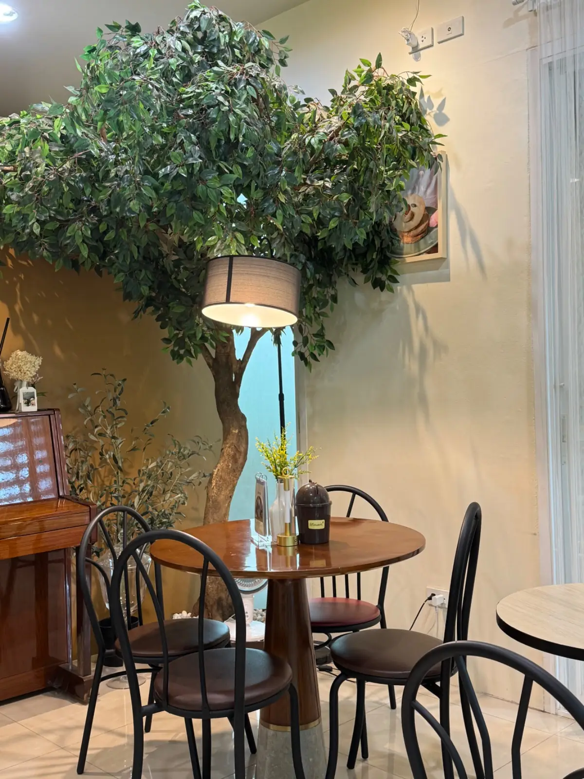 บ้านมิถุนา cafe and bakery overall image 1
