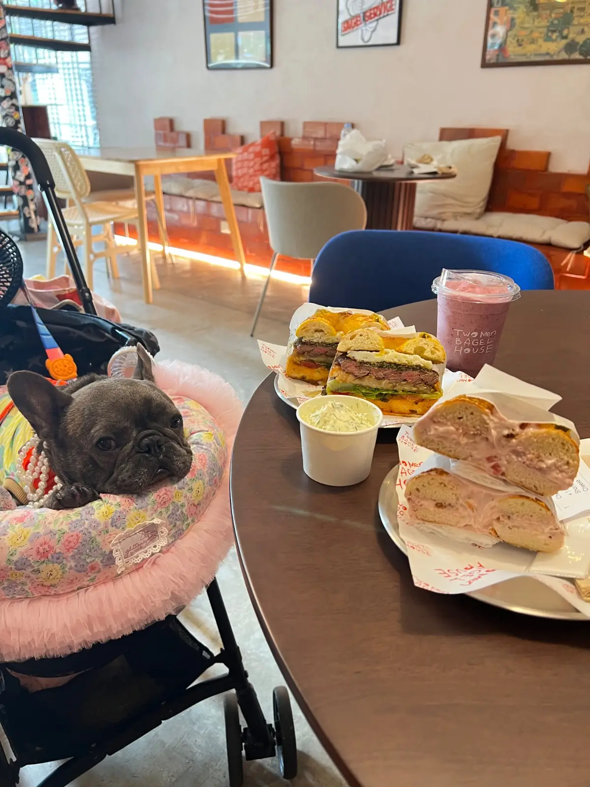 Two Men Bagel House Sukhumvit other image 3