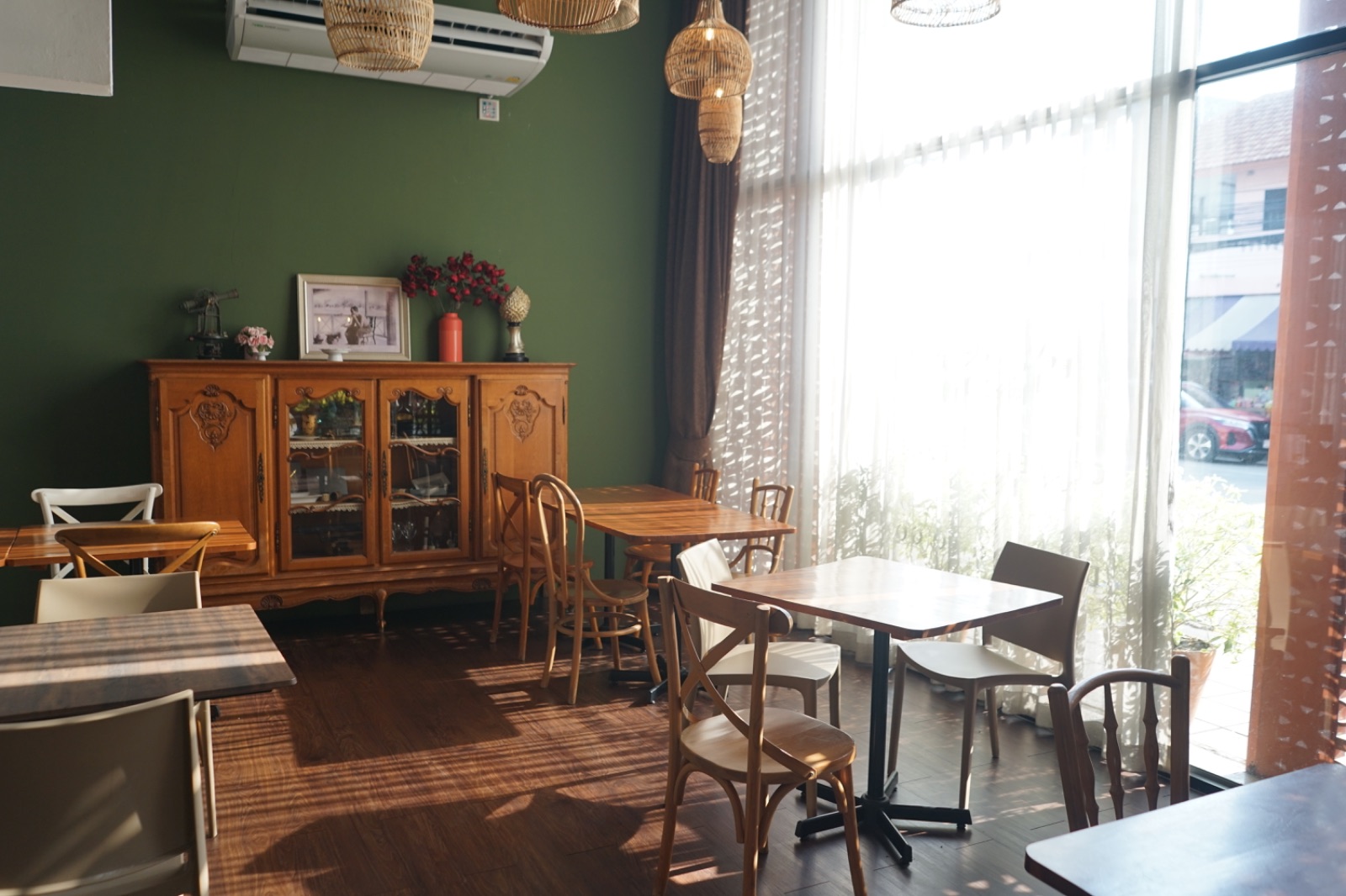 มิรู้โรย อีทเทอรี่ - Mirooroye Eatery ambiance image 1