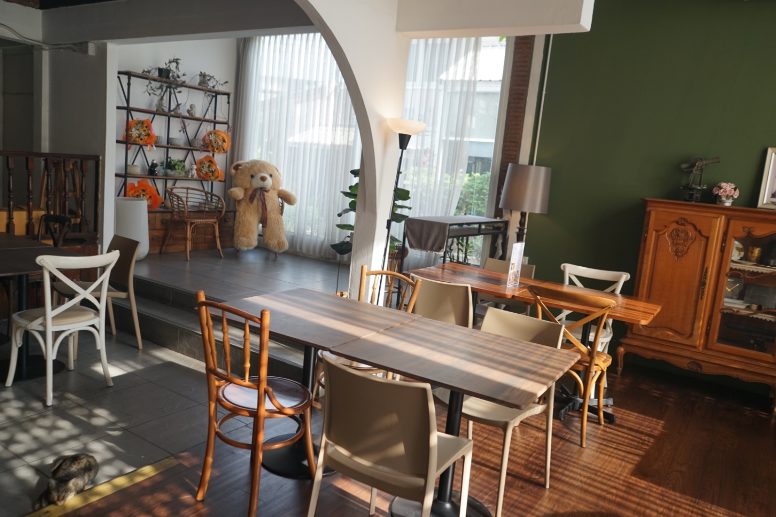 มิรู้โรย อีทเทอรี่ - Mirooroye Eatery ambiance image 3