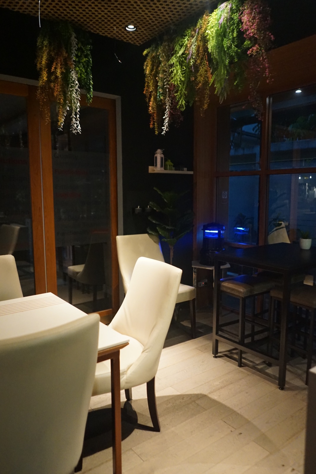 64 Sixty Four Restaurant ambiance image 2