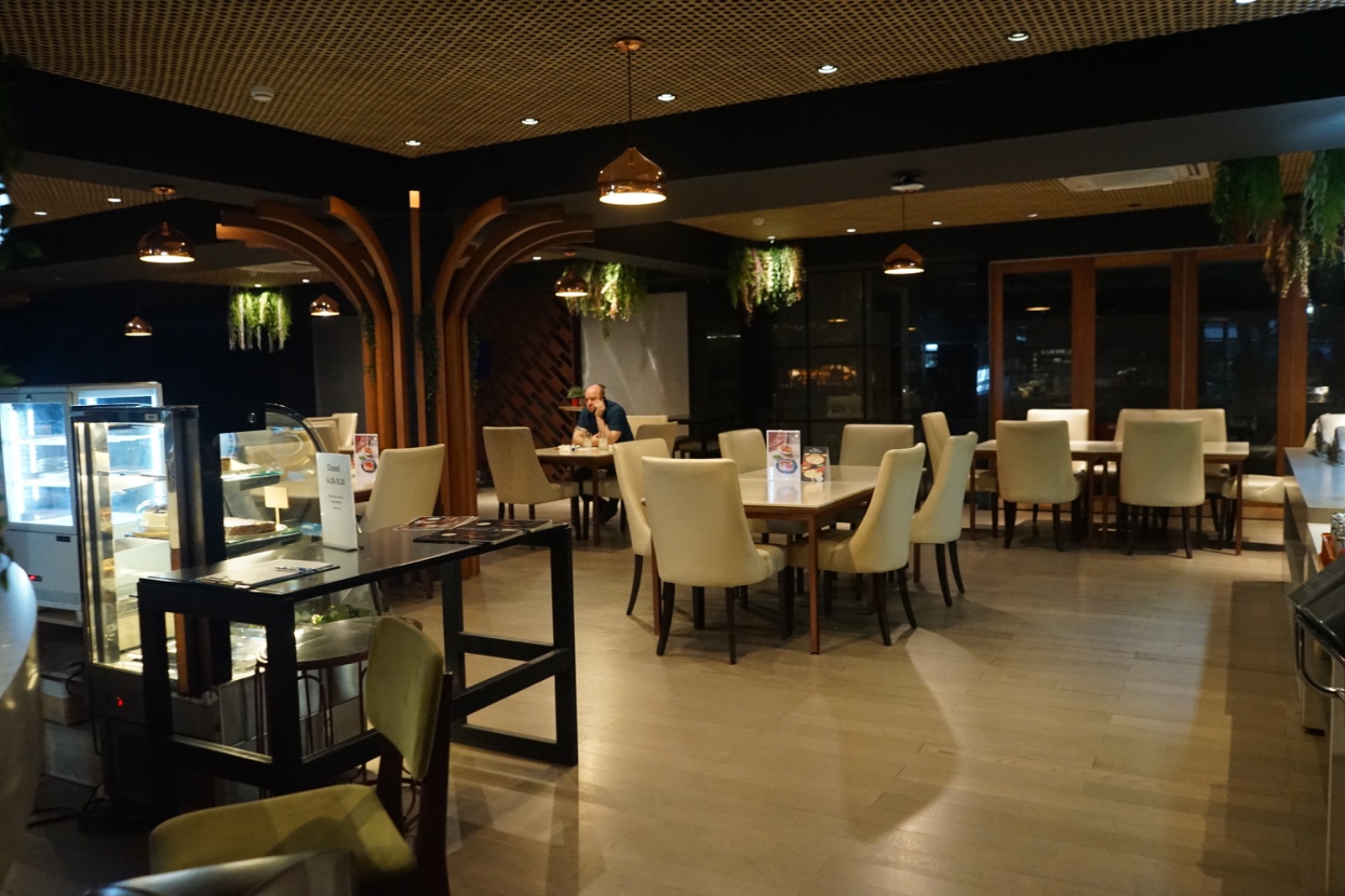 64 Sixty Four Restaurant ambiance image 5