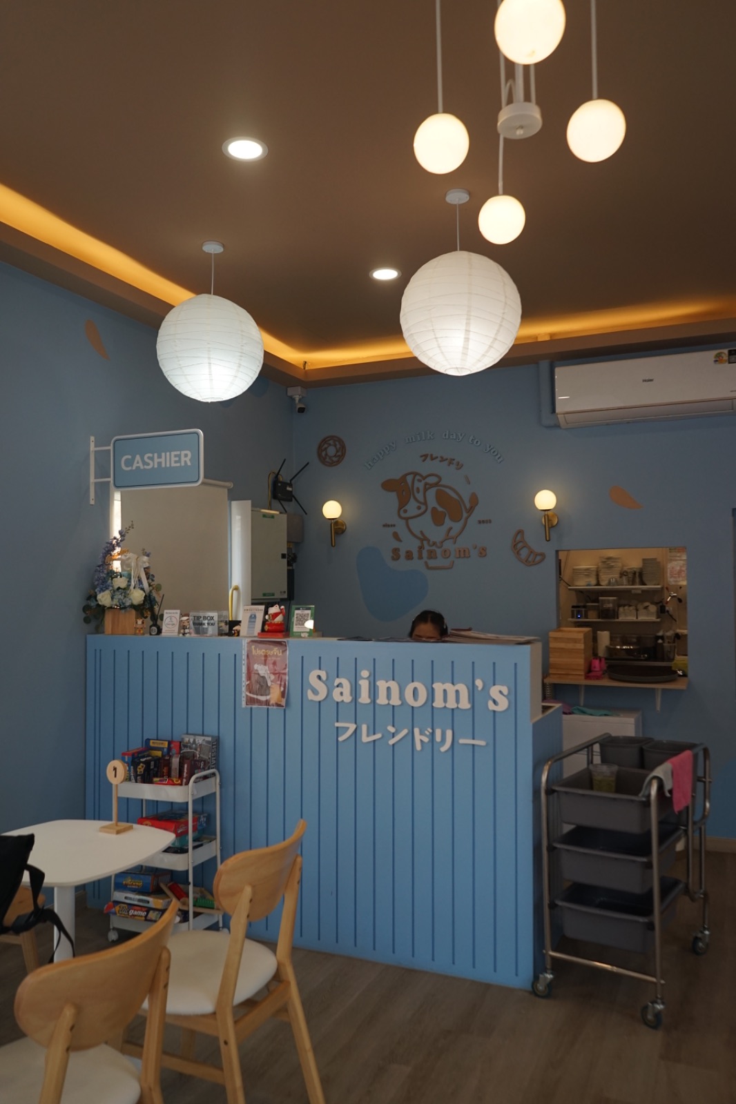ร้านใส่นม - Sainom's สาขาบางนา ambiance image 3