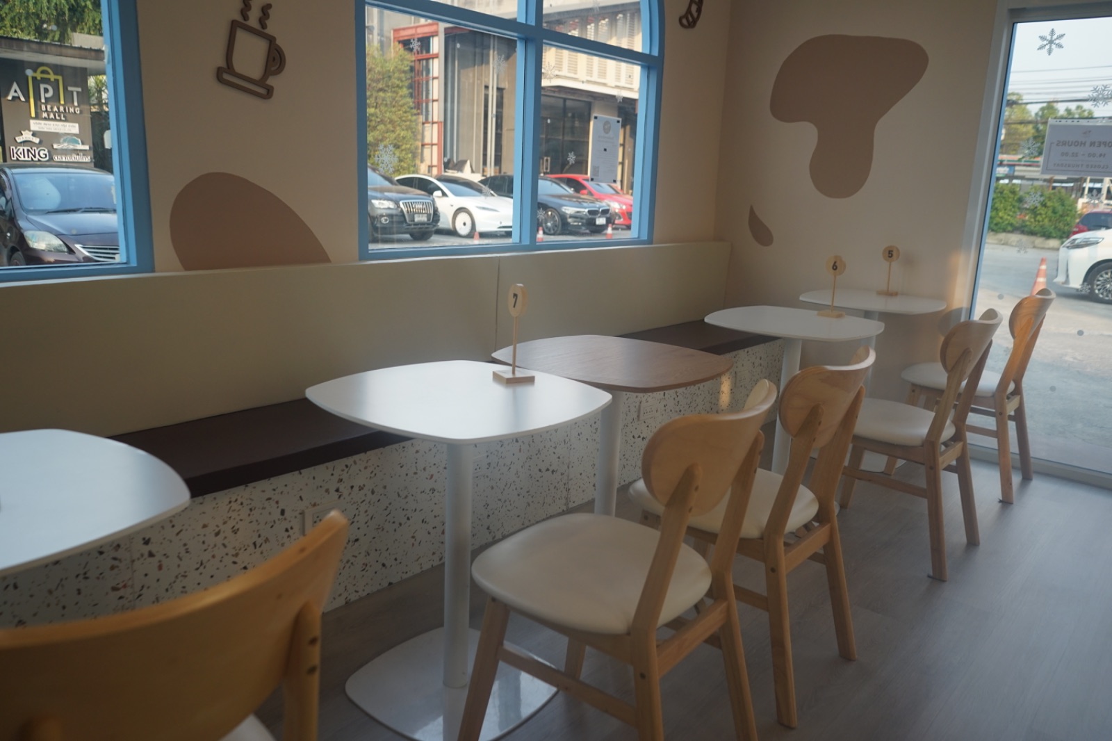 ร้านใส่นม - Sainom's สาขาบางนา ambiance image 1