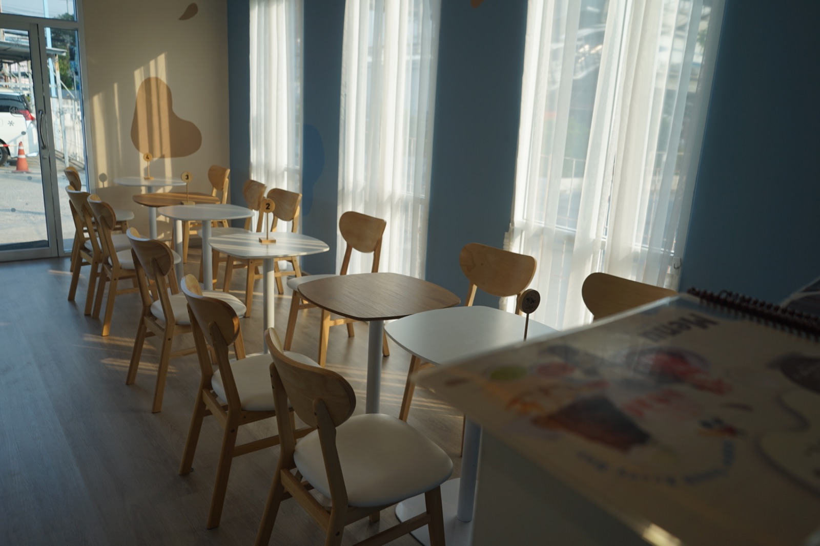 ร้านใส่นม - Sainom's สาขาบางนา ambiance image 5