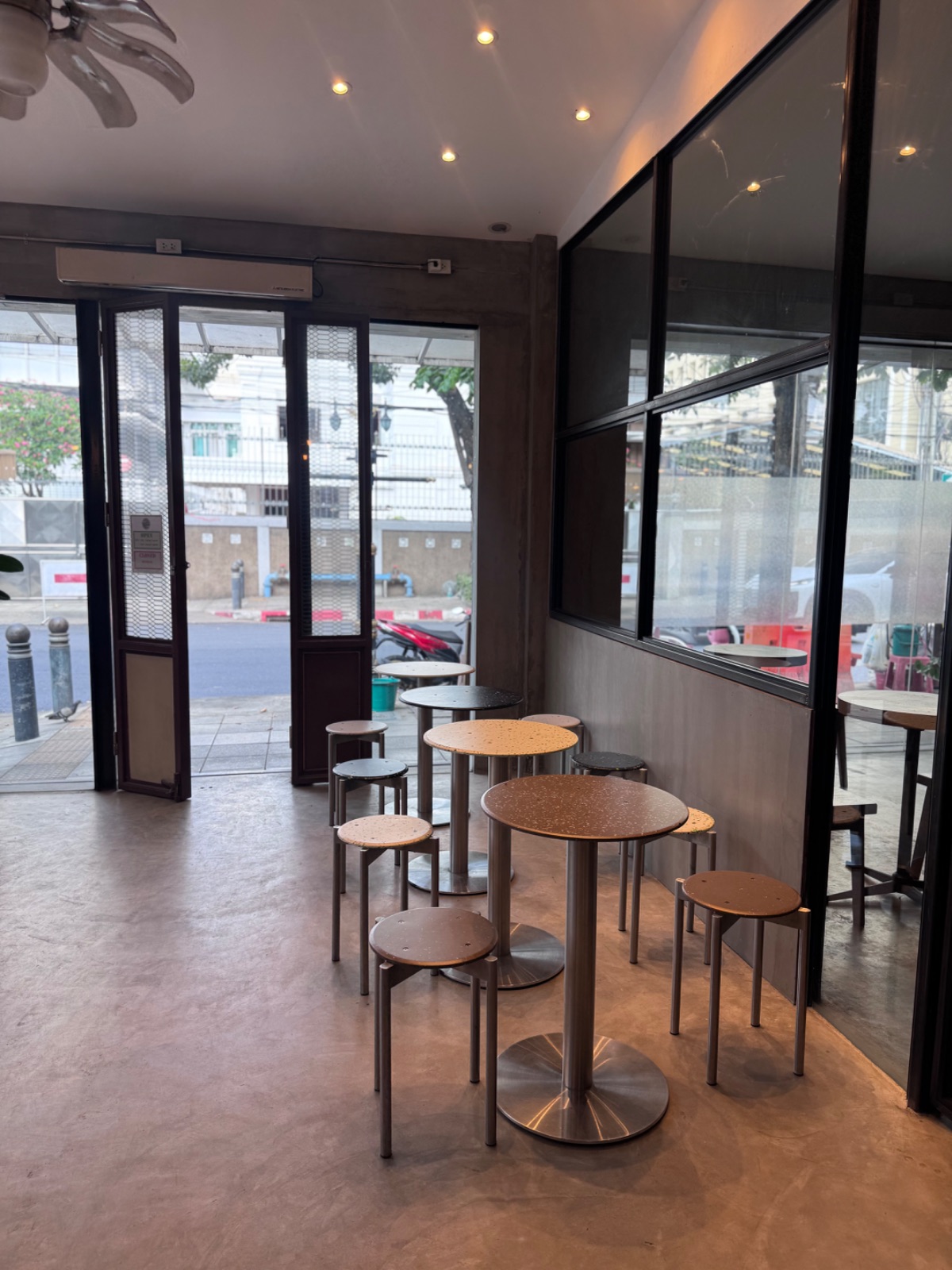 Convent Cafe ambiance image 3