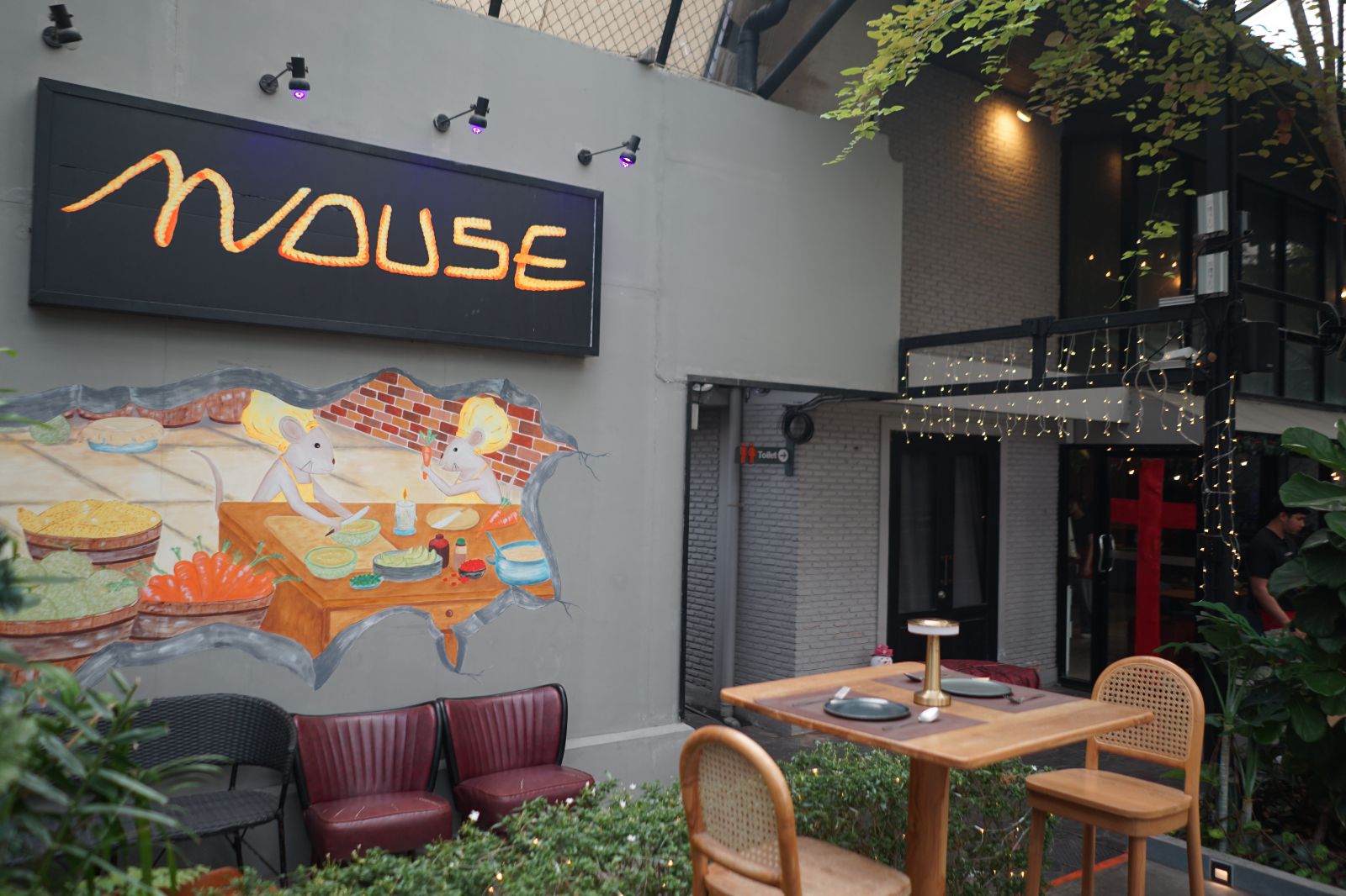 MOUSE THE FINE HIDING ambiance image 3