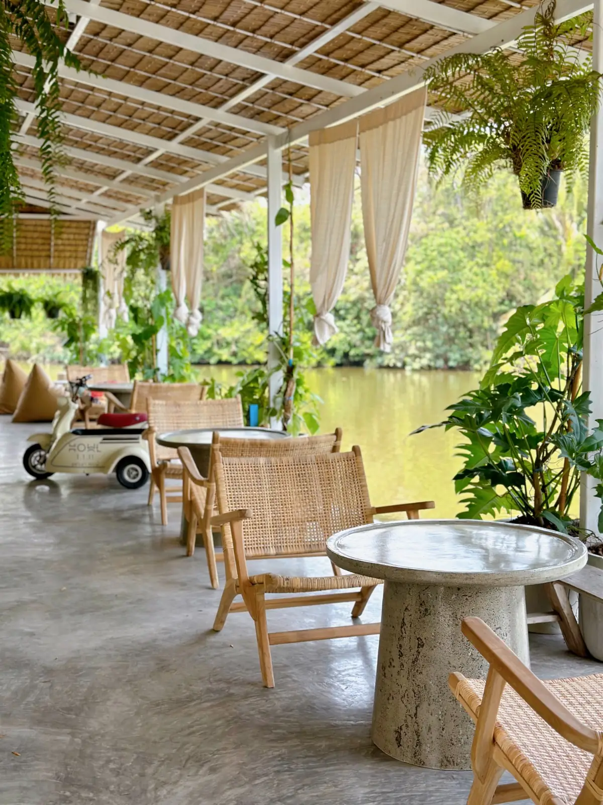 ฮาวว์ หมาเห่าคาเฟ่ ambiance image 1