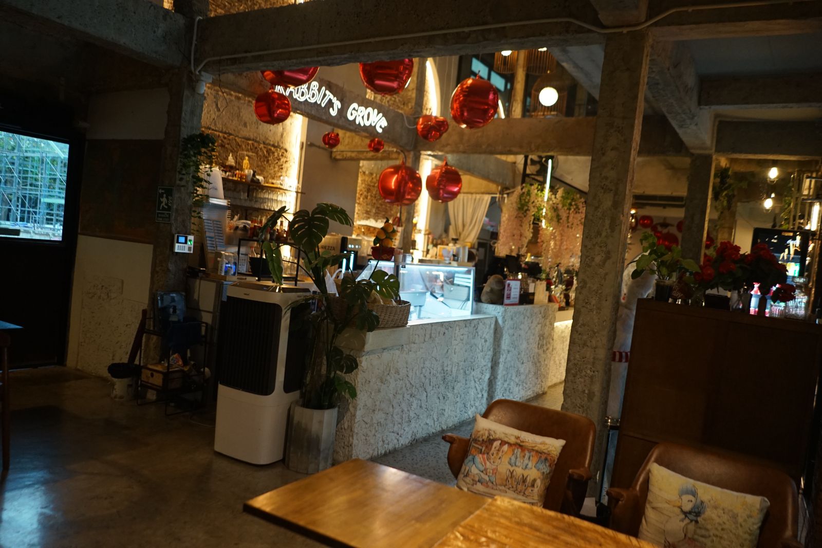 The Rabbit's Grove ambiance image 5