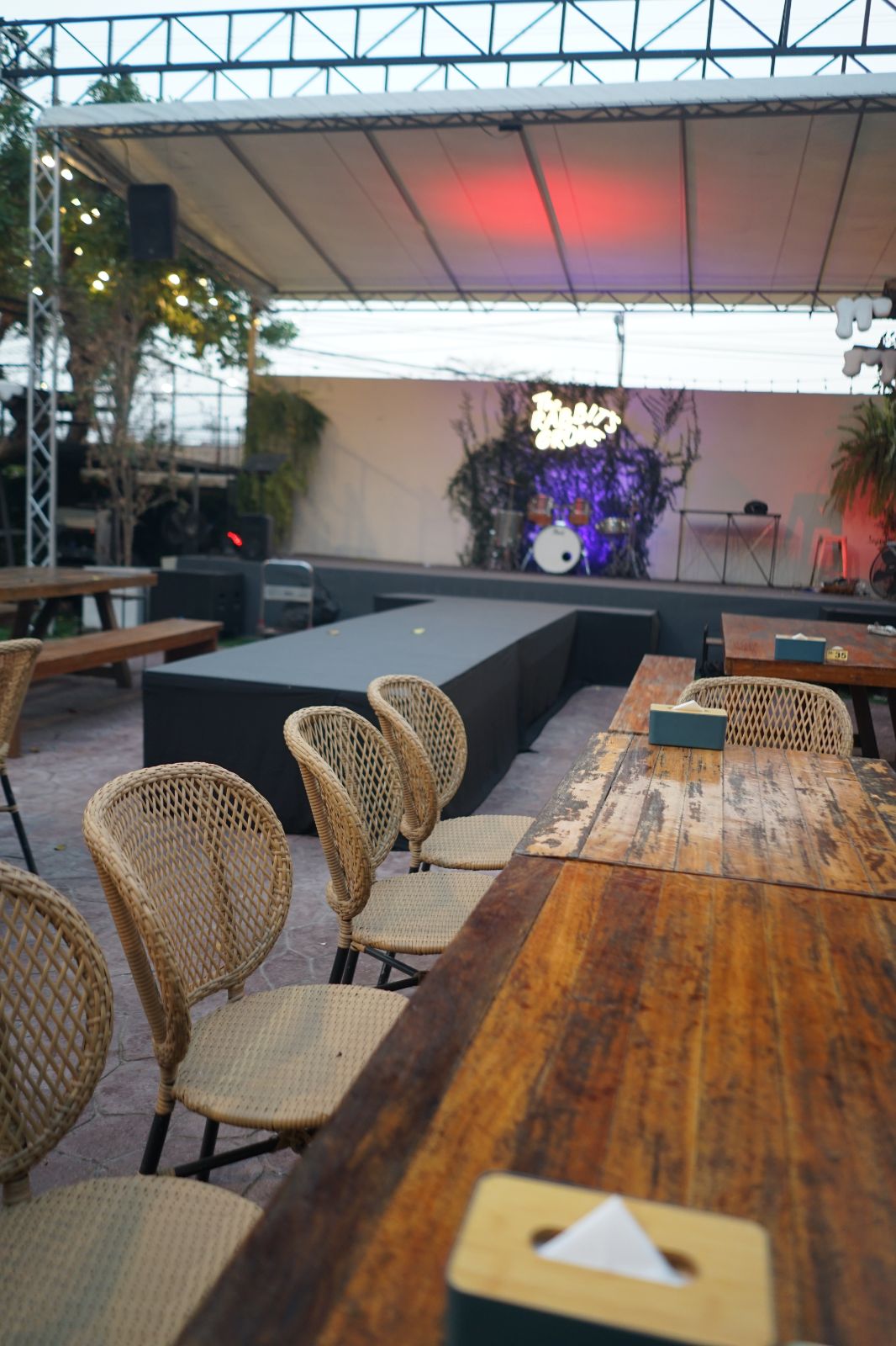 The Rabbit's Grove ambiance image 15