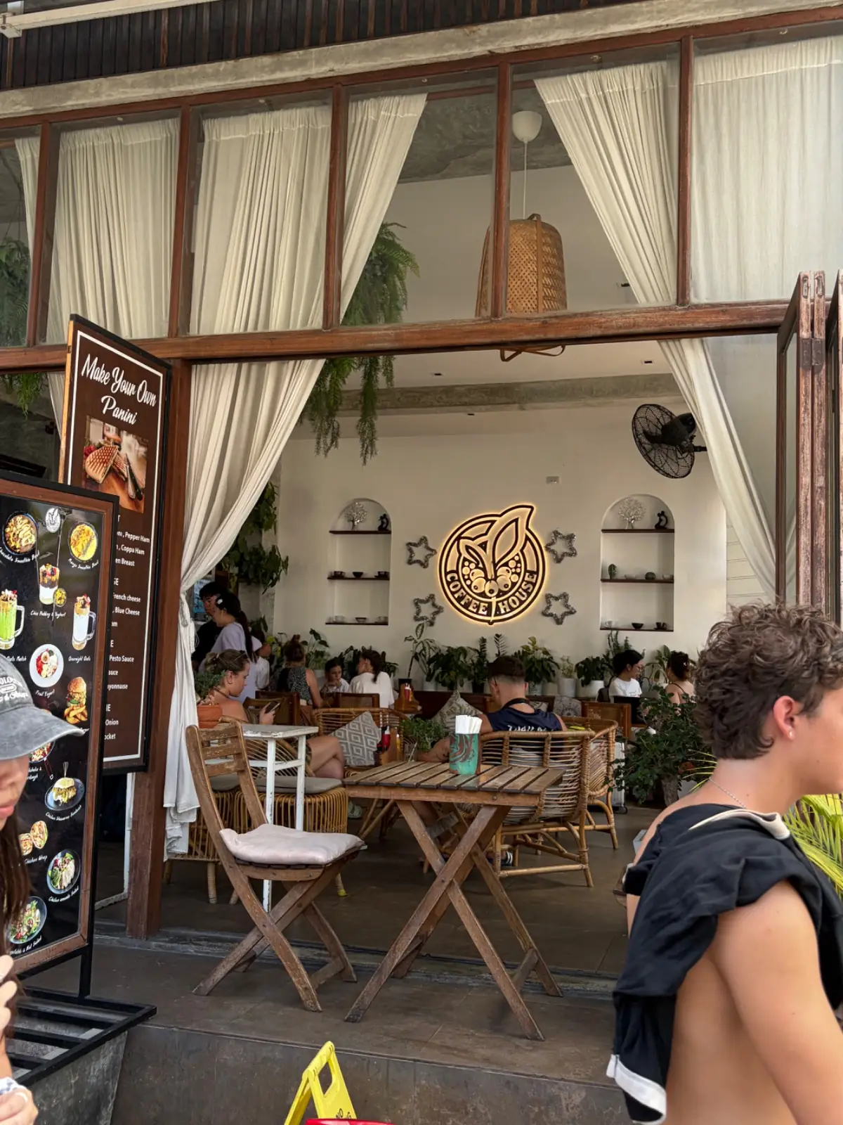 Ban's Cafe overall image 1