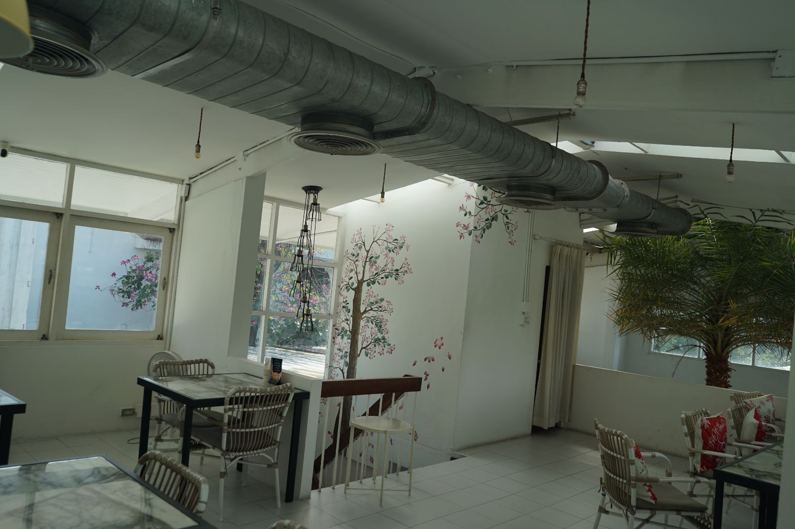 Emmie's ambiance image 21