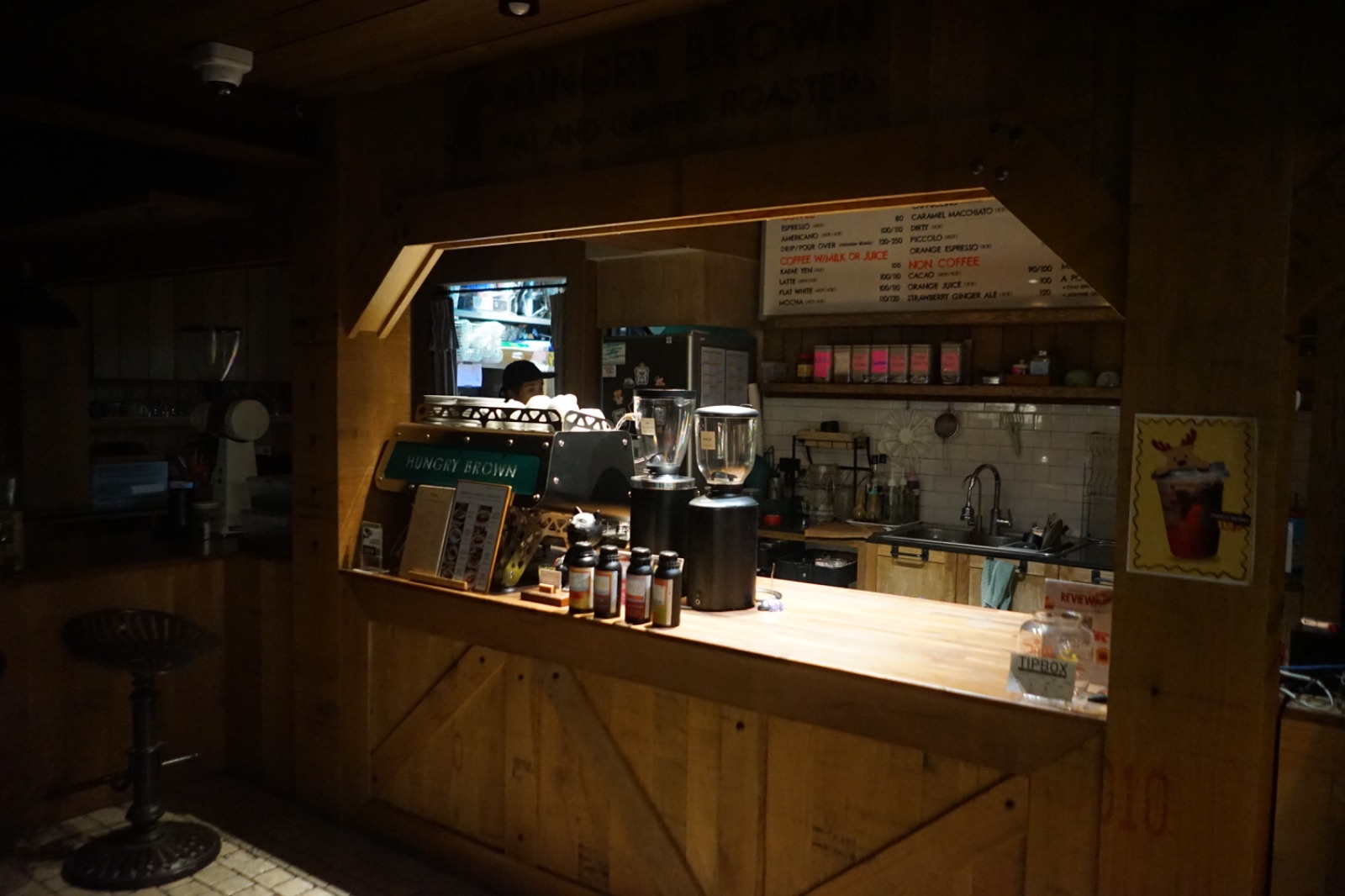 Hungry Brown Eat and Coffee Roasters ambiance image 2