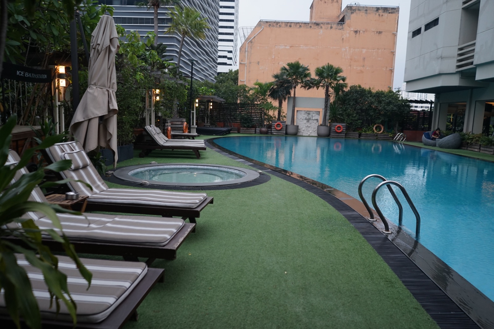 Hungry Brown Eat and Coffee Roasters hero image 3