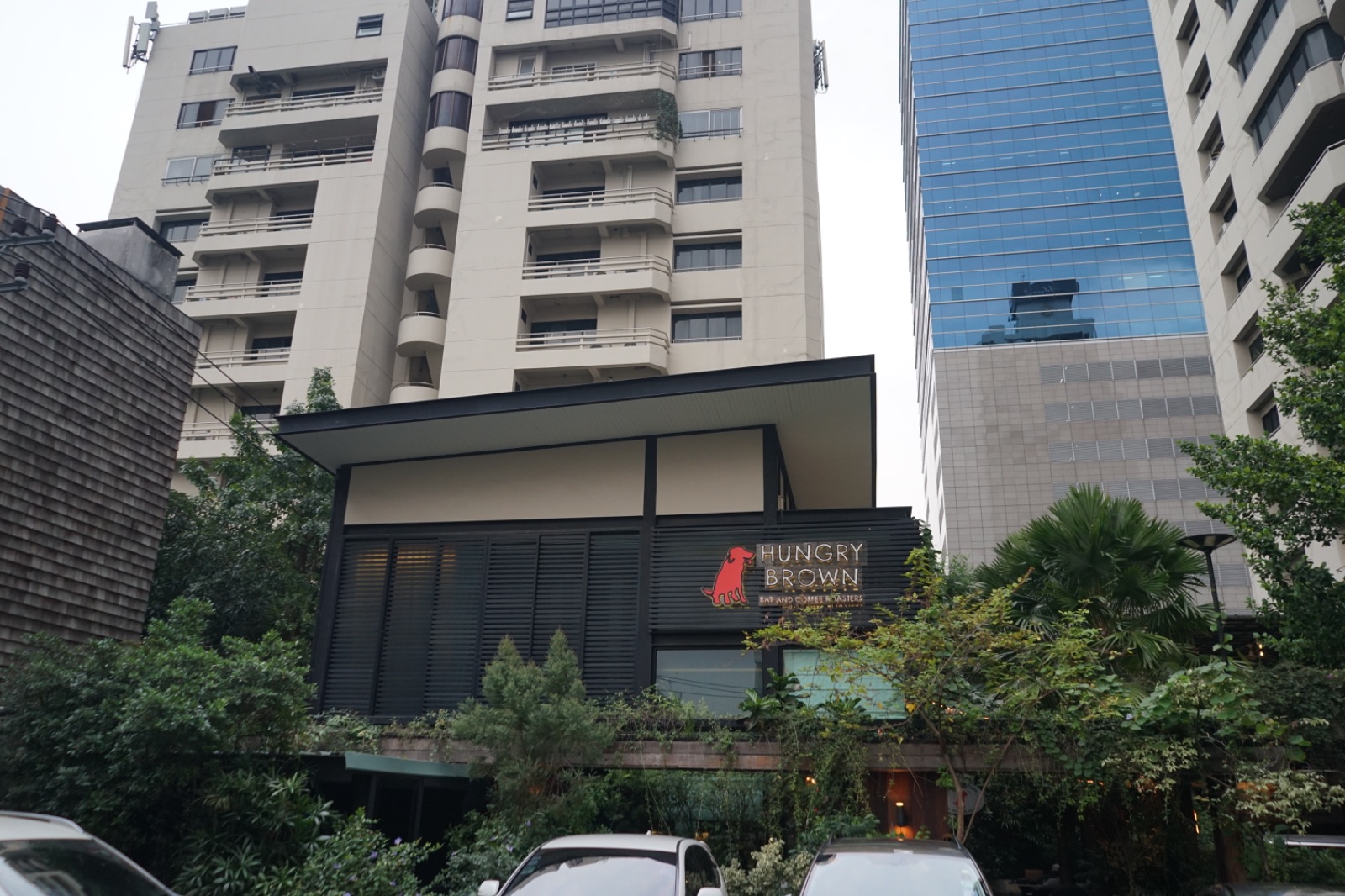 Hungry Brown Eat and Coffee Roasters ambiance image 1