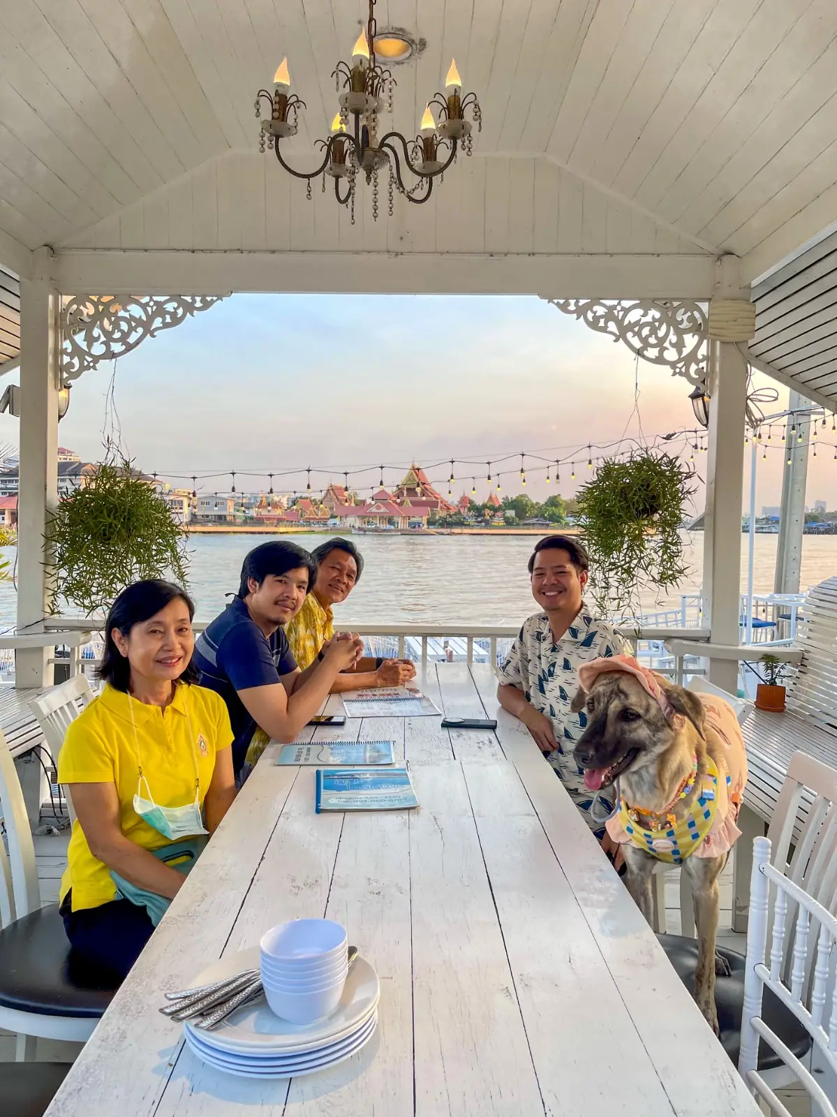 KlaiKret Cafe & Restaurant ambiance image 2