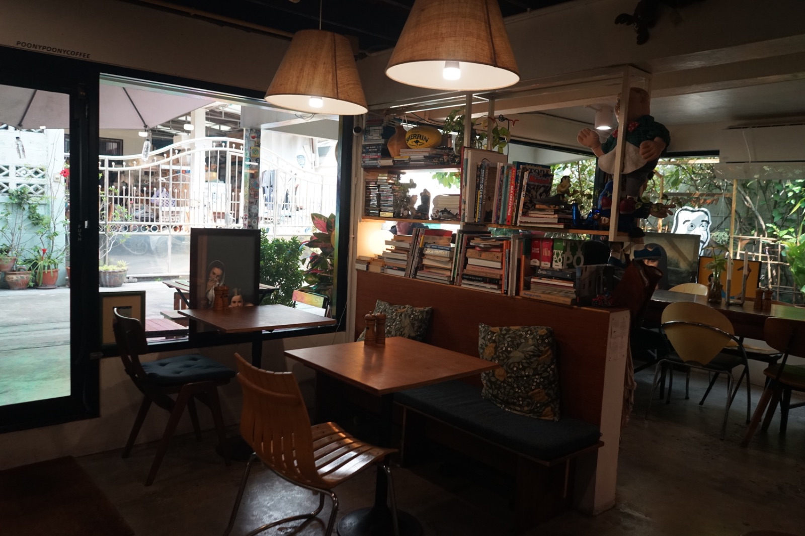 POONYPOONYCOFFEE ambiance image 4