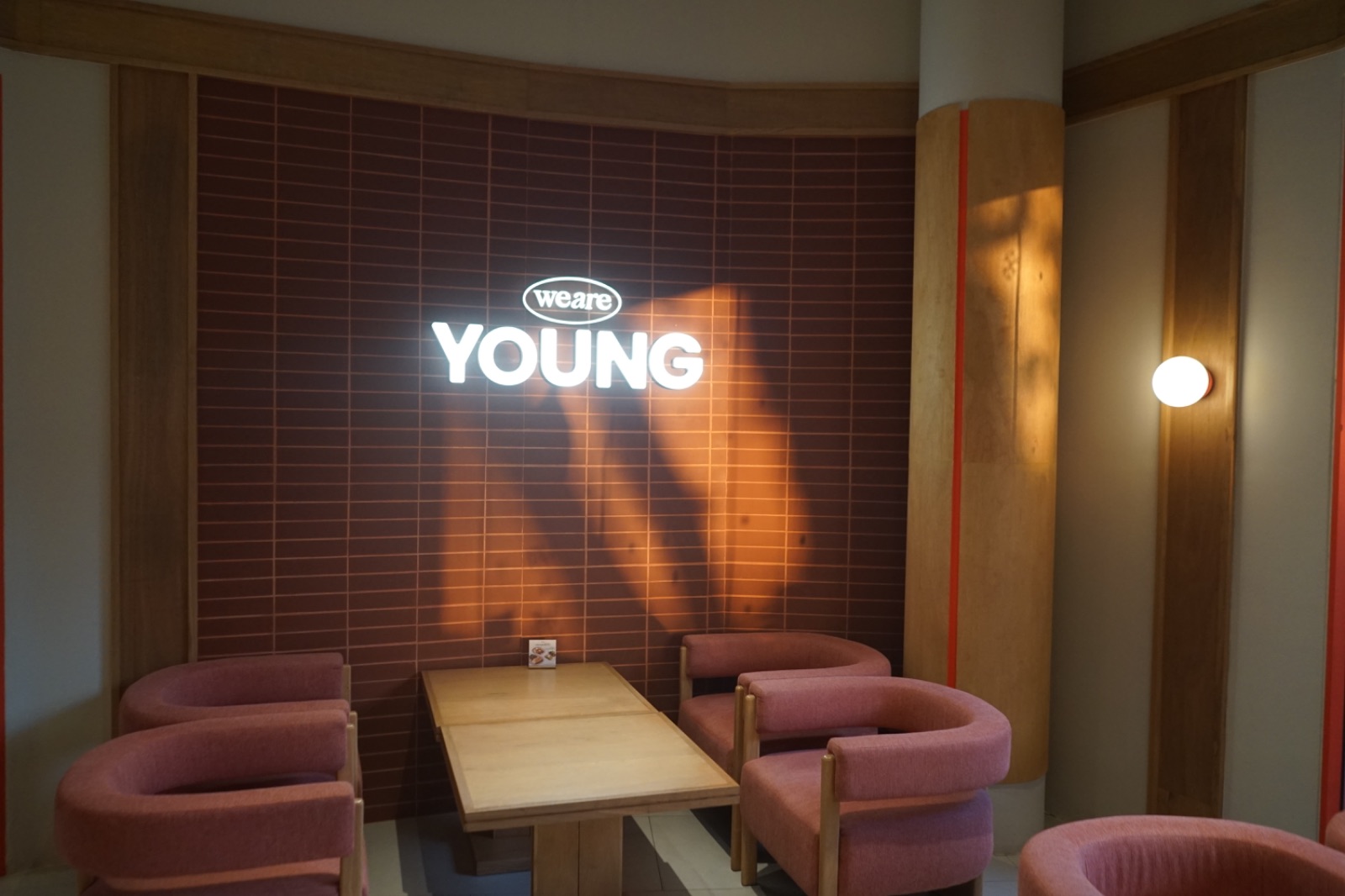 We Are Young ambiance image 7