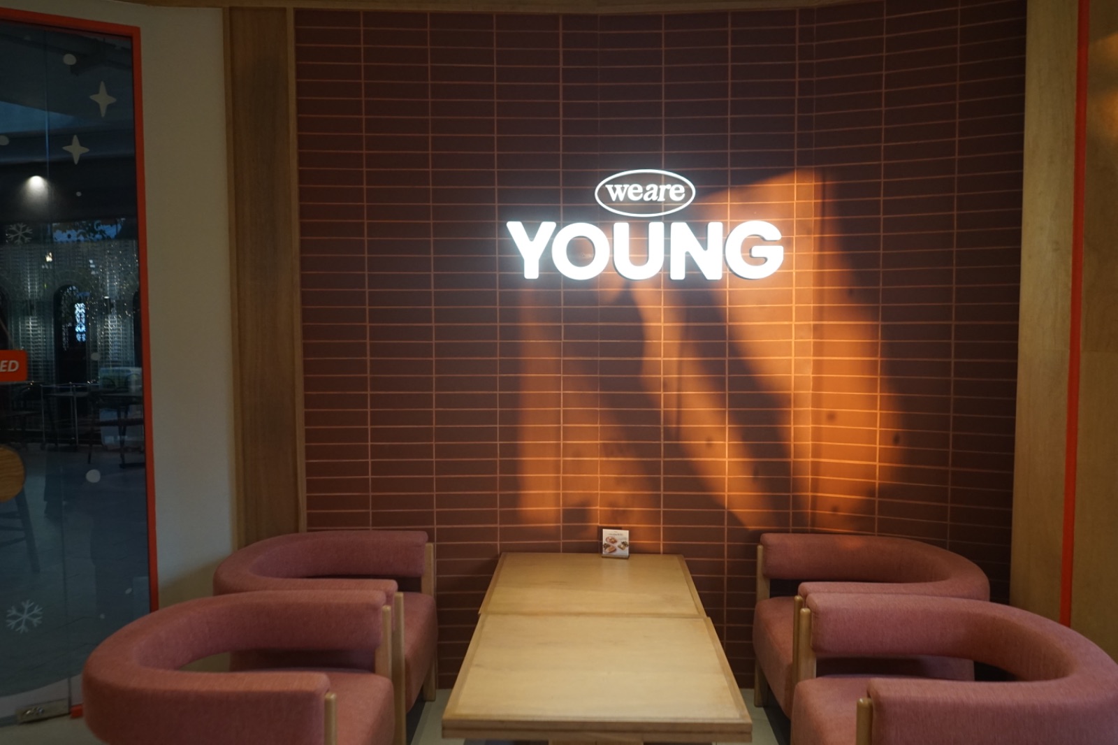 We Are Young ambiance image 10