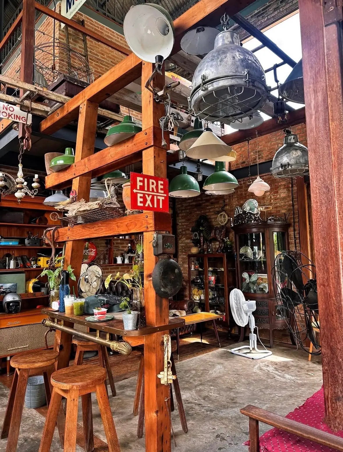 byใบhouse&cafe overall image 1