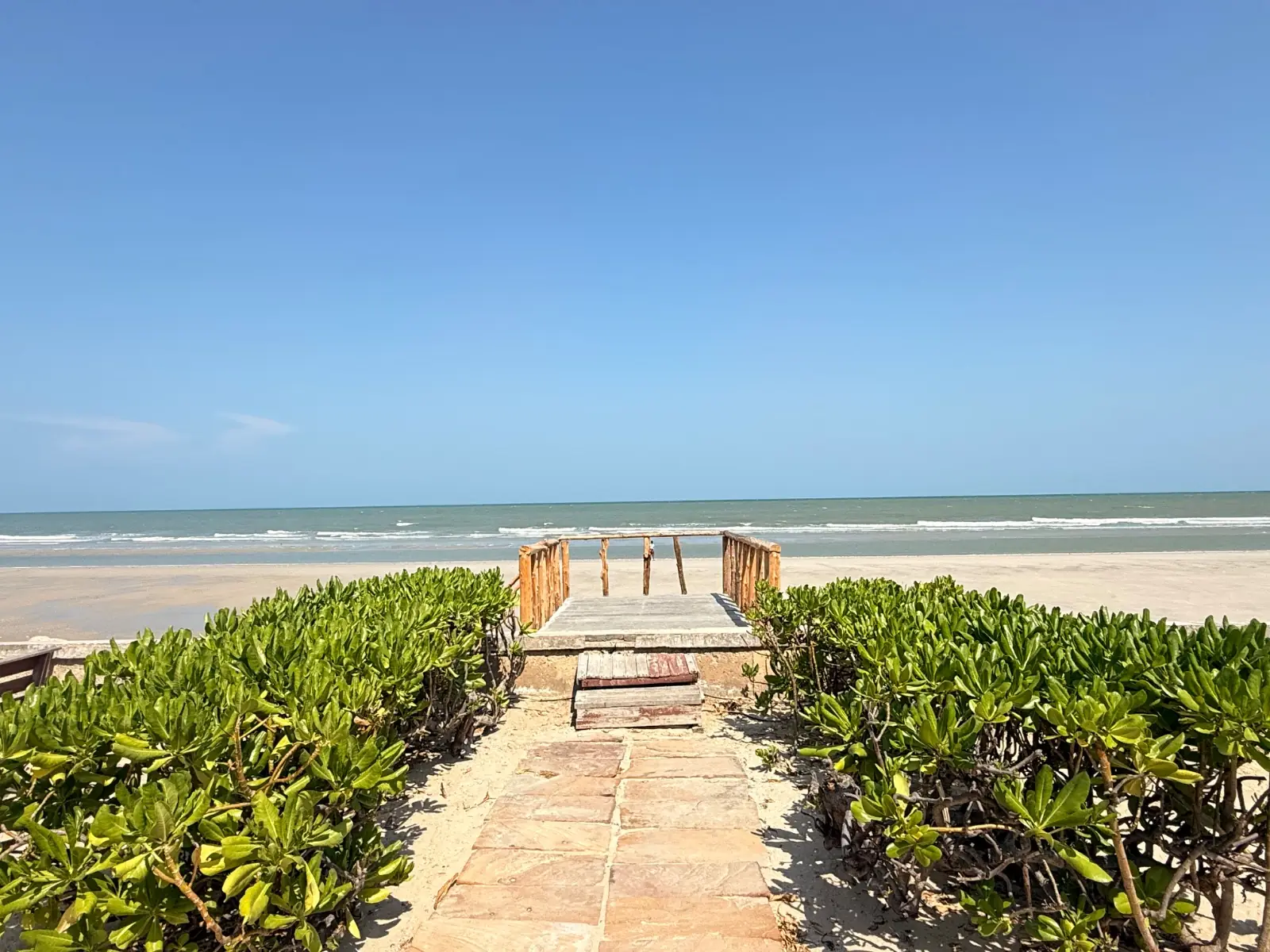 Chomtalay Beach Restaurant ambiance image 1