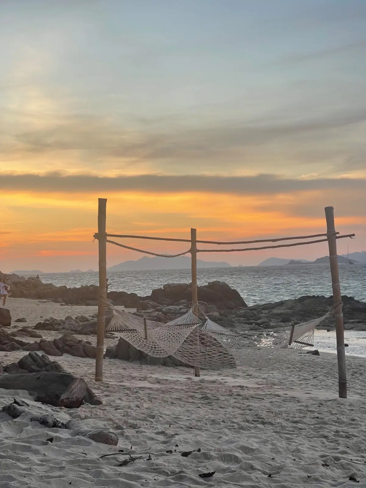 SYMBOLIC CAFE ambiance image 1