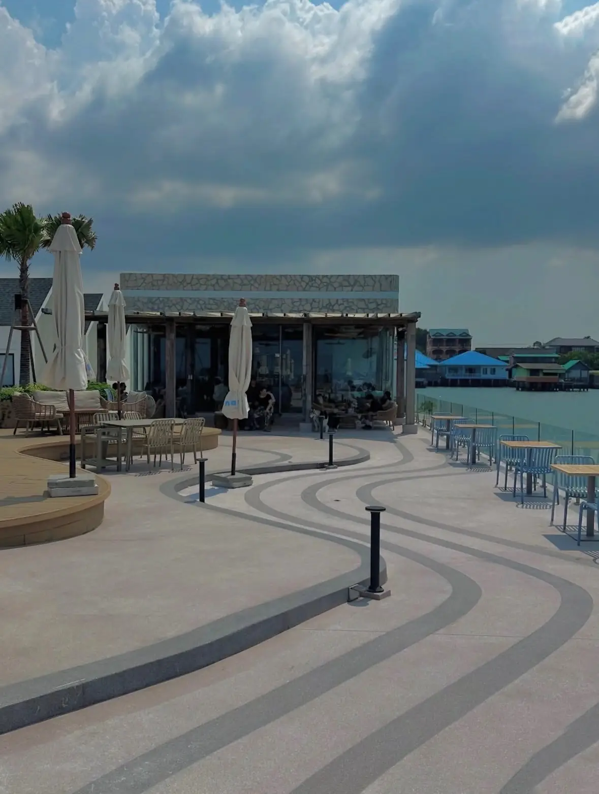 Maris Cafe and Eatery overall image 1