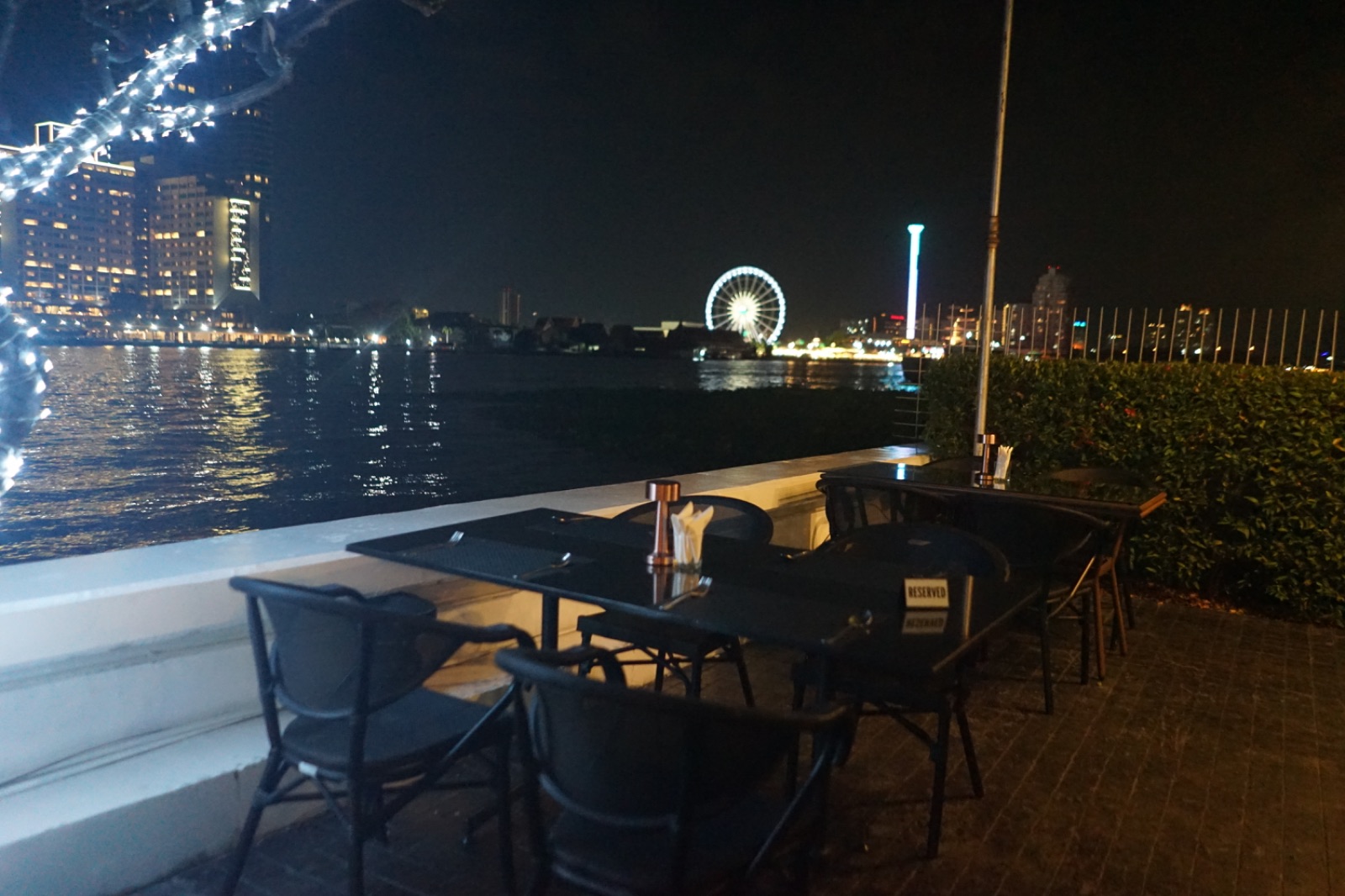 Sarin Café ambiance image 1