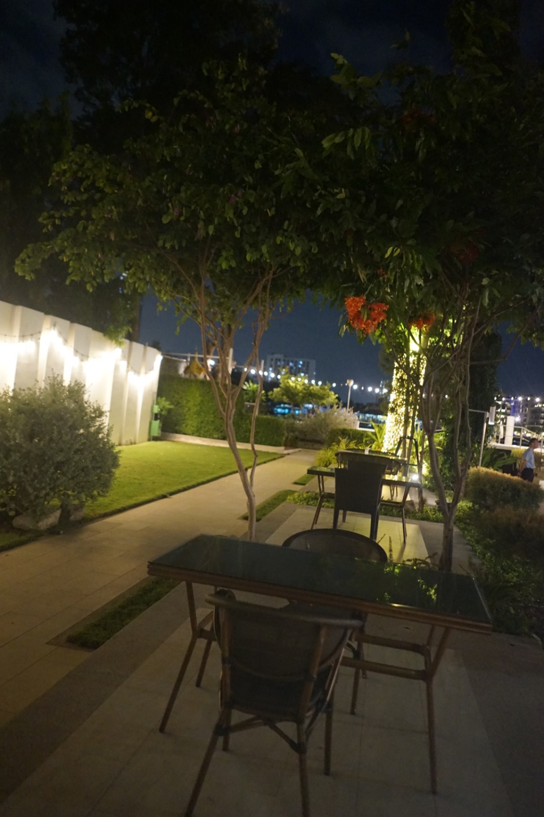 Sarin Café ambiance image 6