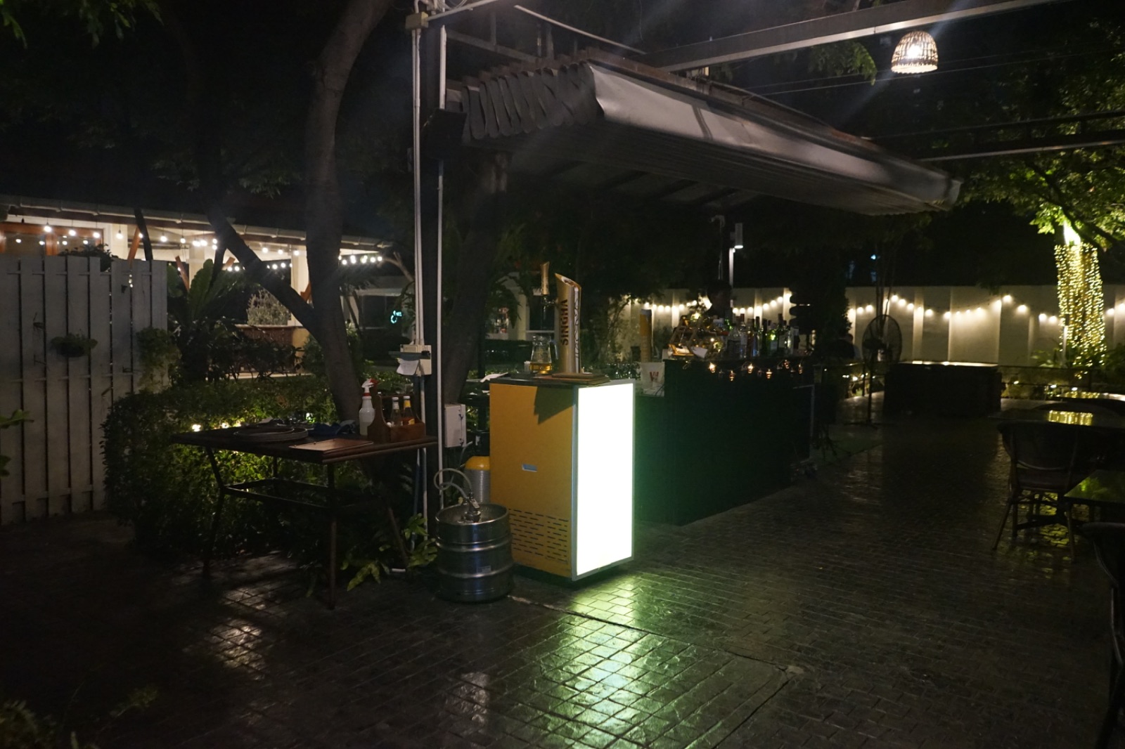 Sarin Café ambiance image 3