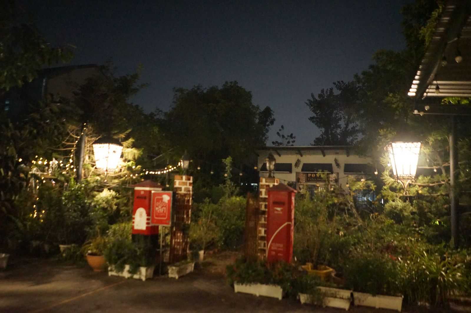 PONTE Cafe by Chef Mine ambiance image 1