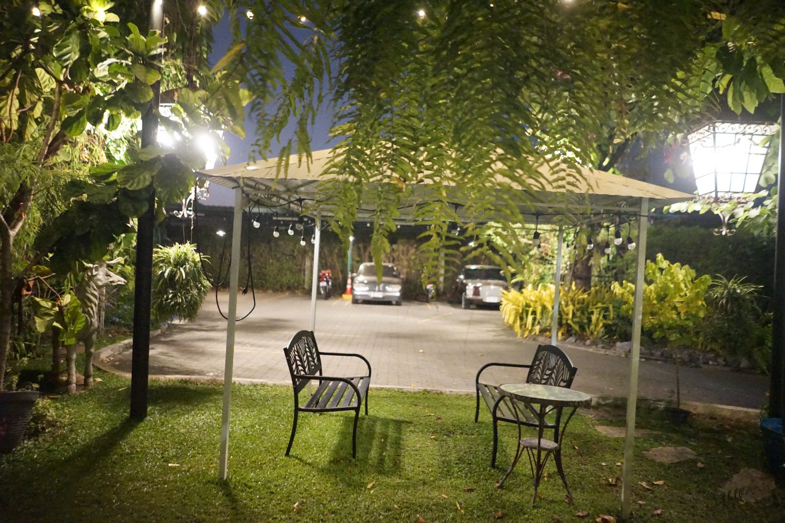 PONTE Cafe by Chef Mine ambiance image 4