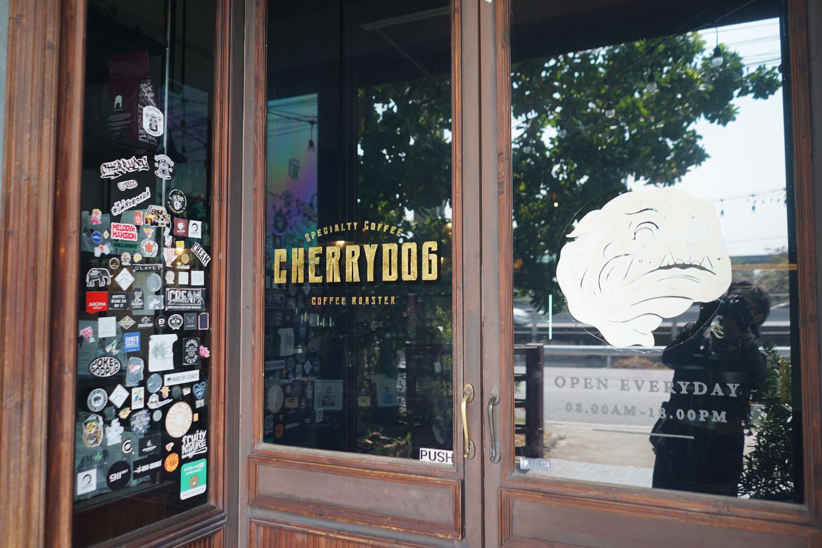 Cherrydog Coffee Roaster ambiance image 3